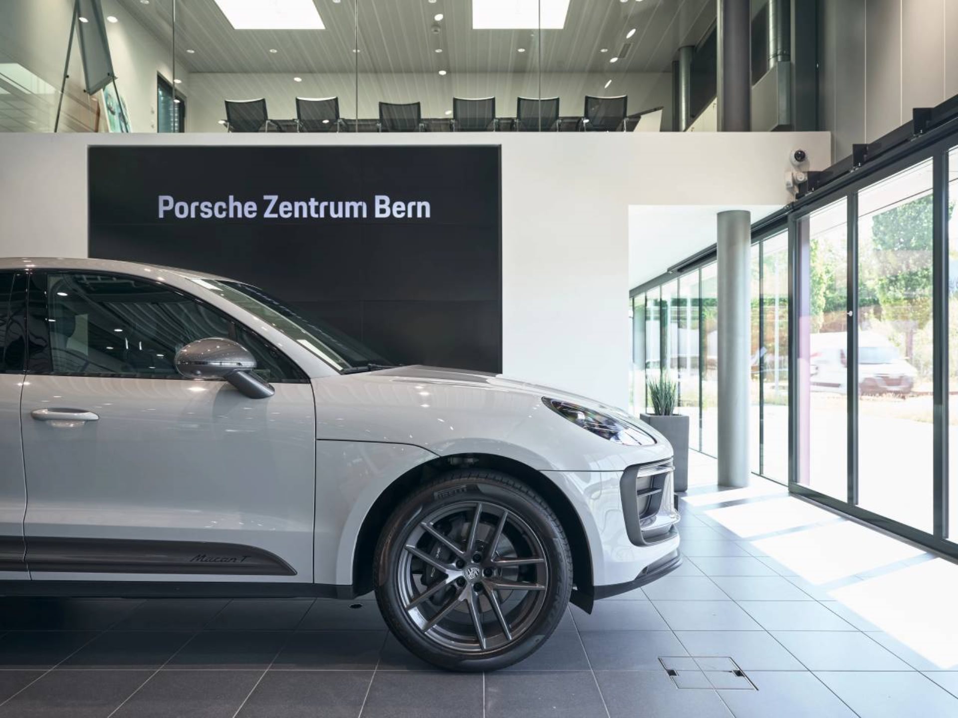 PORSCHE Macan T-image-10