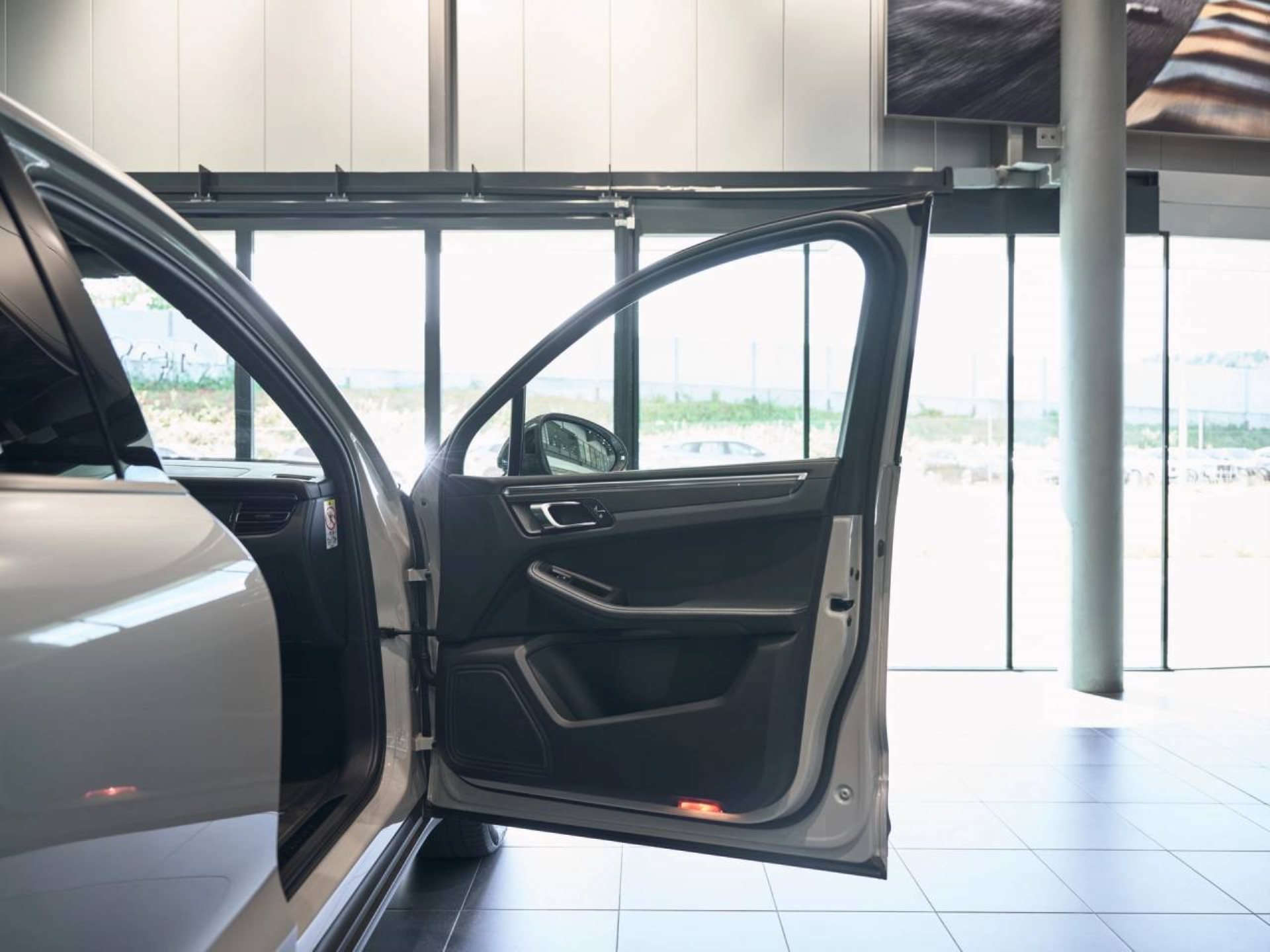 PORSCHE Macan T-image-21