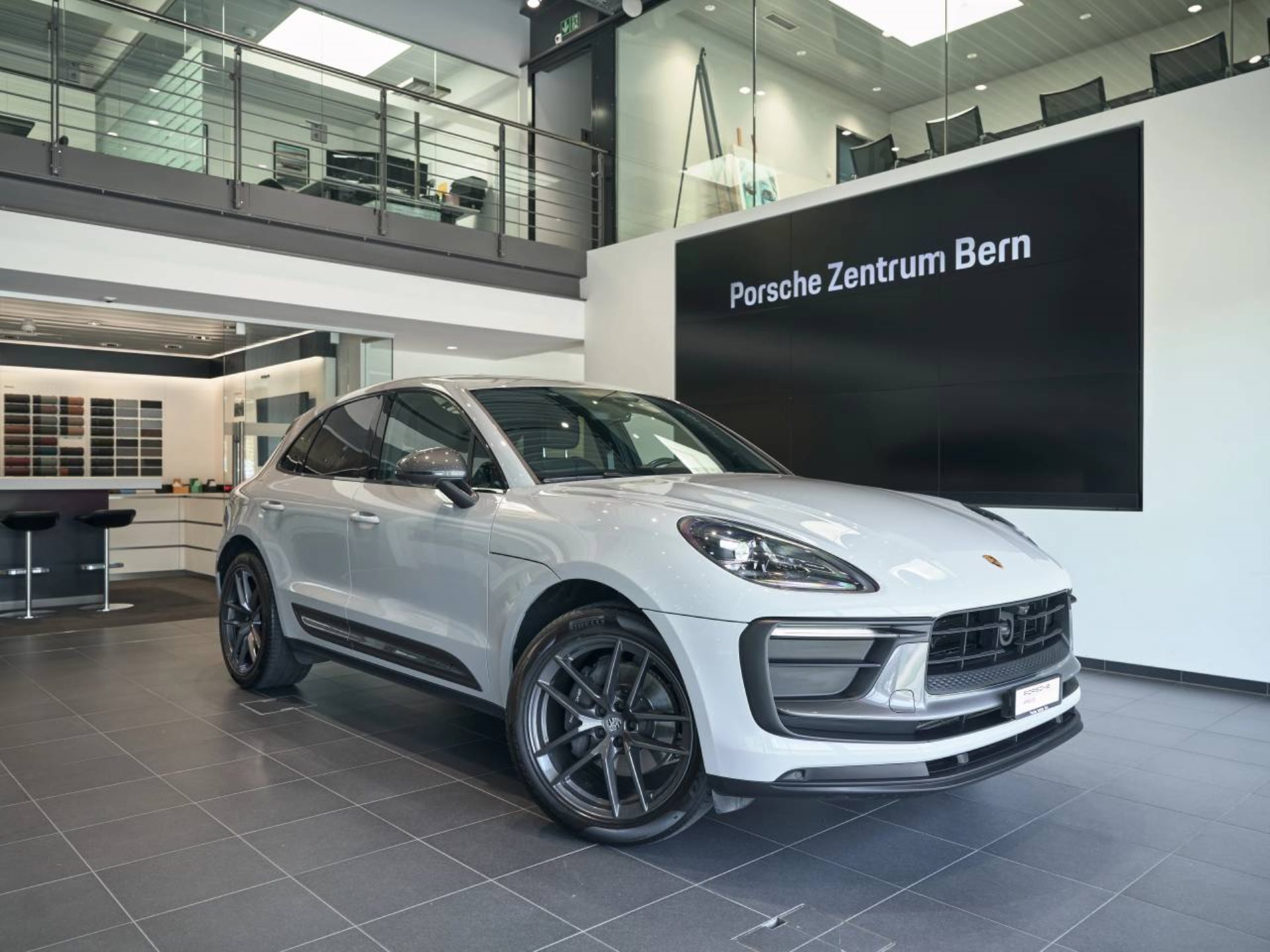 PORSCHE Macan T-image-0