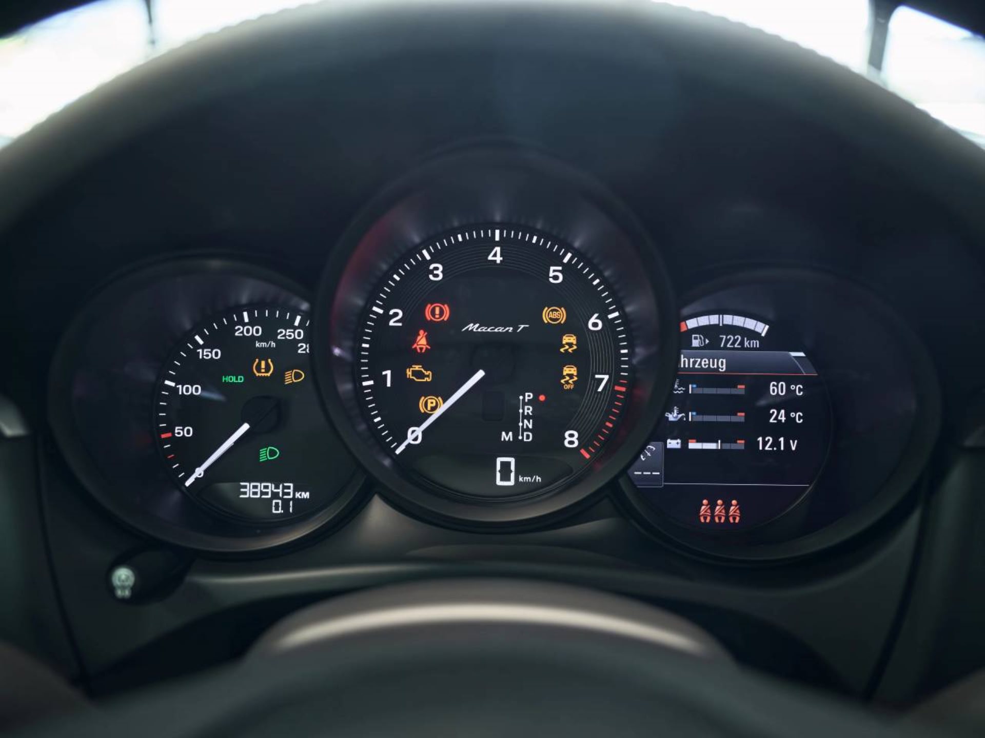 PORSCHE Macan T-image-15