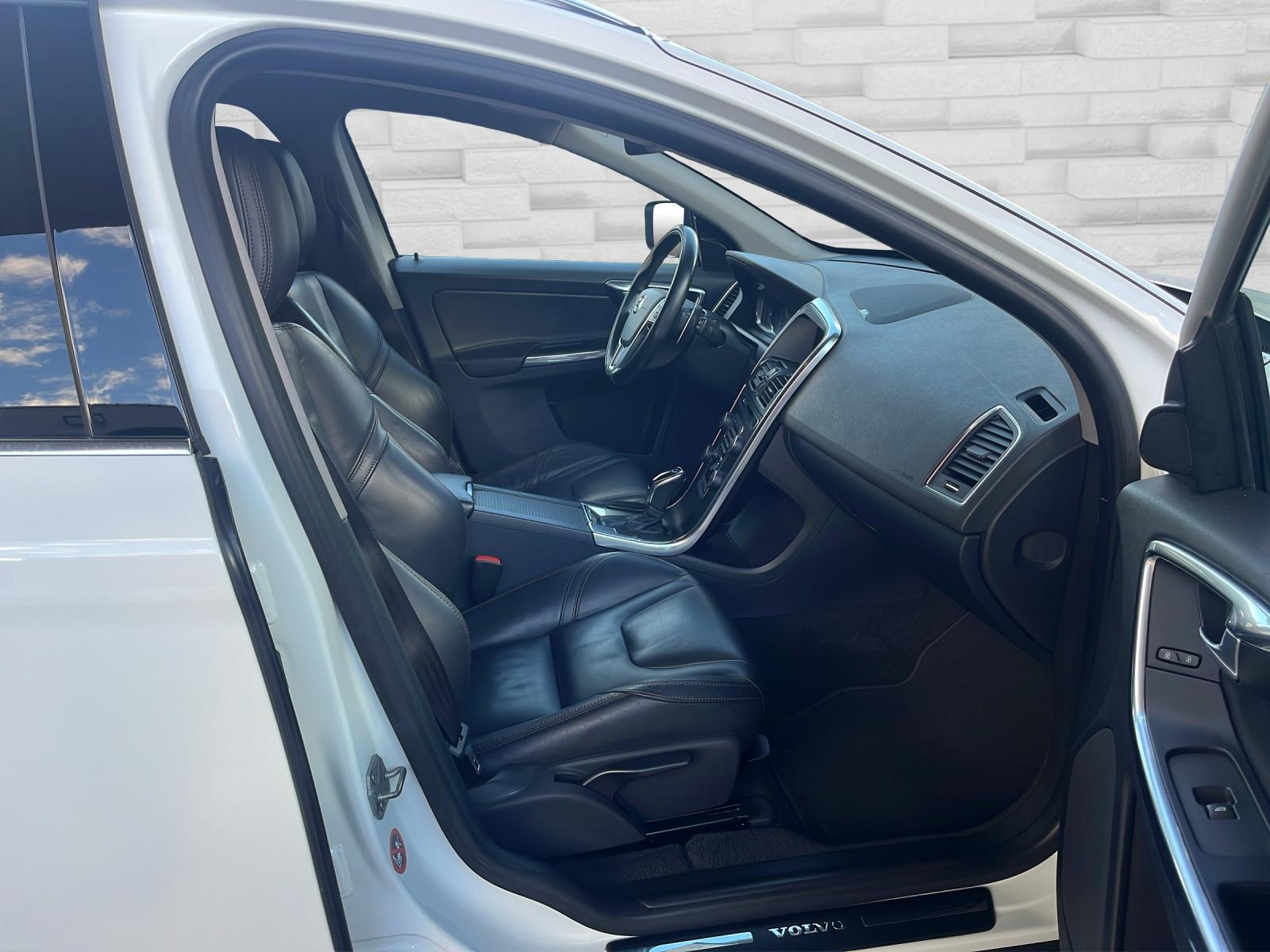 VOLVO XC60 2.4 D5 Summum AWD-image-12