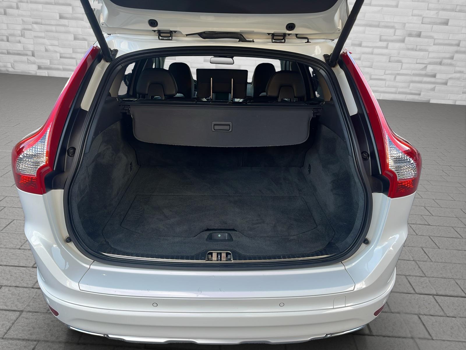 VOLVO XC60 2.4 D5 Summum AWD-image-15