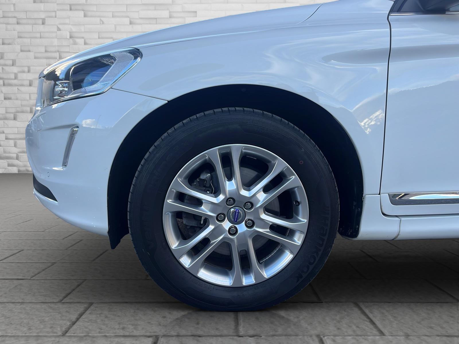 VOLVO XC60 2.4 D5 Summum AWD-image-8