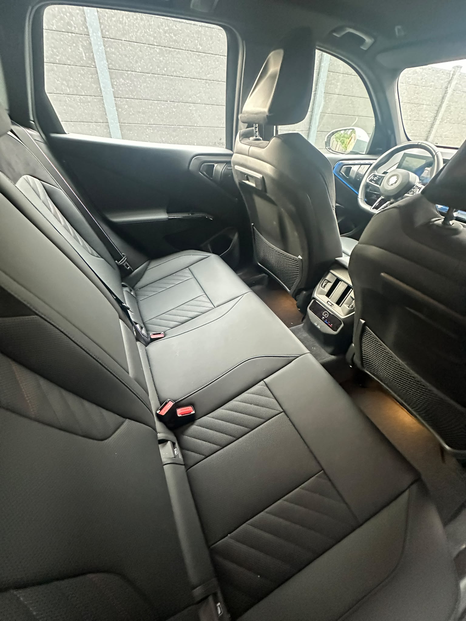 BMW 20i xDrive-image-5