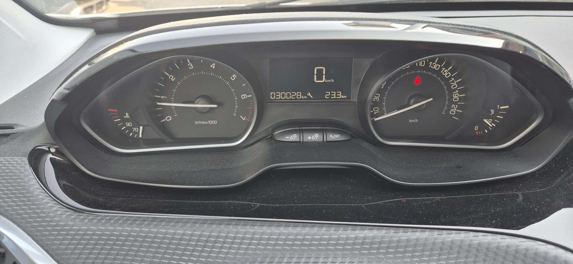 PEUGEOT 208 1.2 PureTech Style-image-8