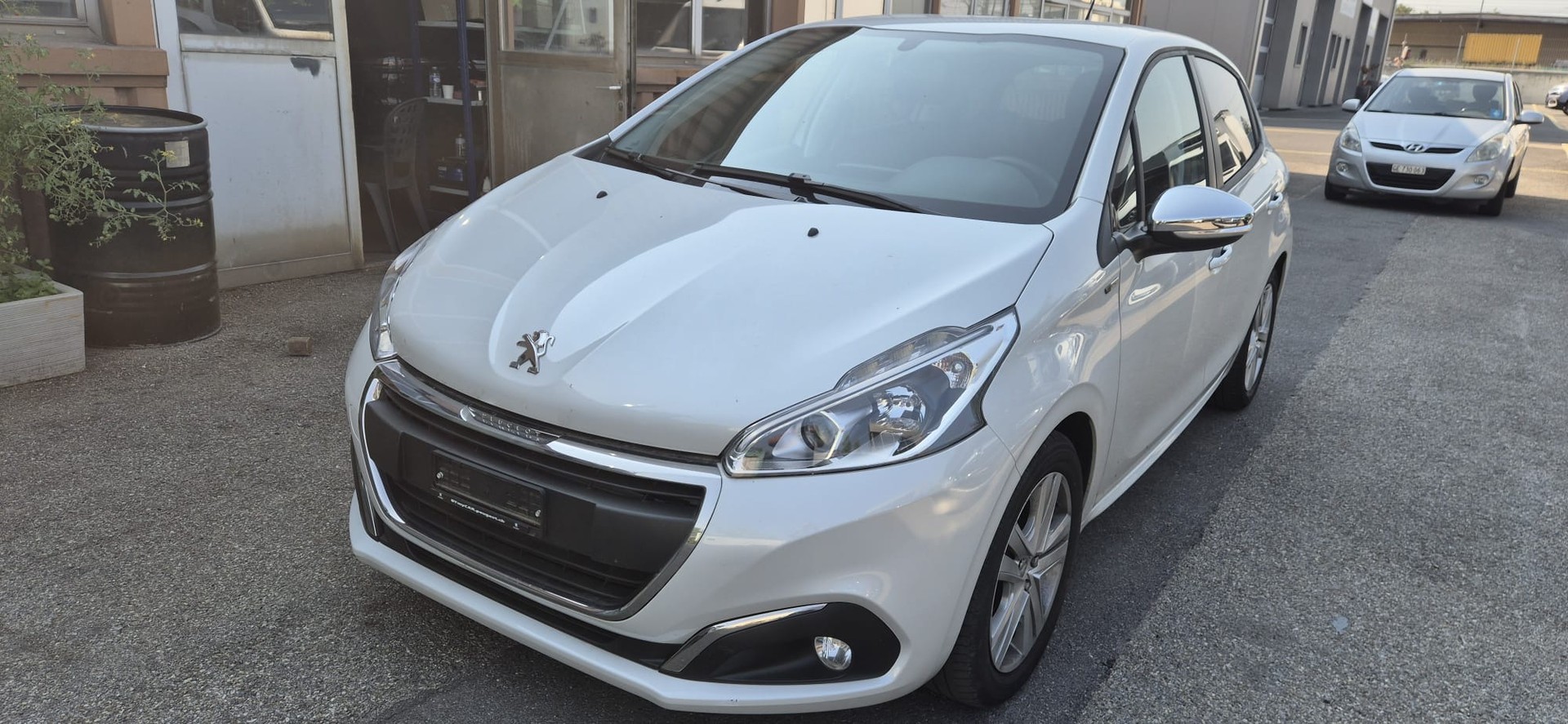 PEUGEOT 208 1.2 PureTech Style-image-3
