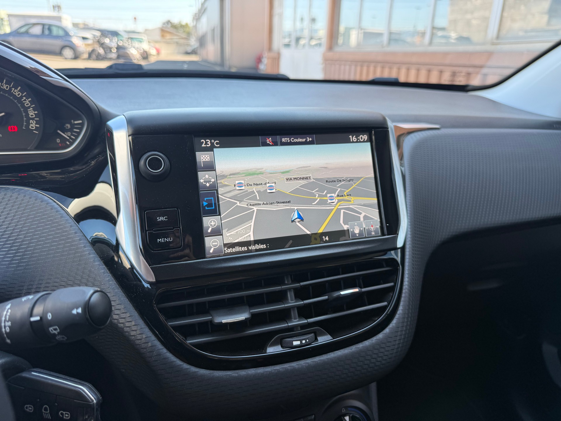 PEUGEOT 208 1.2 PureTech Style-image-6