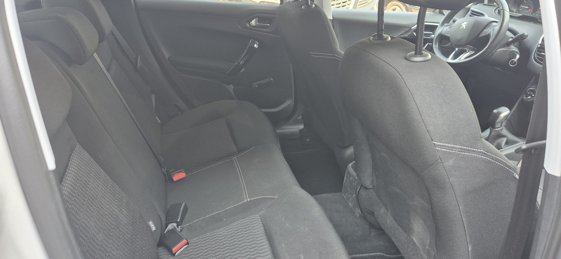 PEUGEOT 208 1.2 PureTech Style-image-7