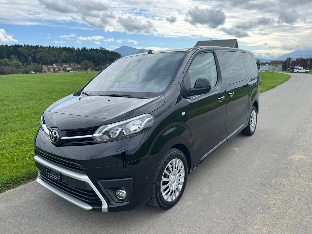TOYOTA Proace Verso 2.0 D-4D Shuttle Medium Automatic 9 Sitzer-image-0