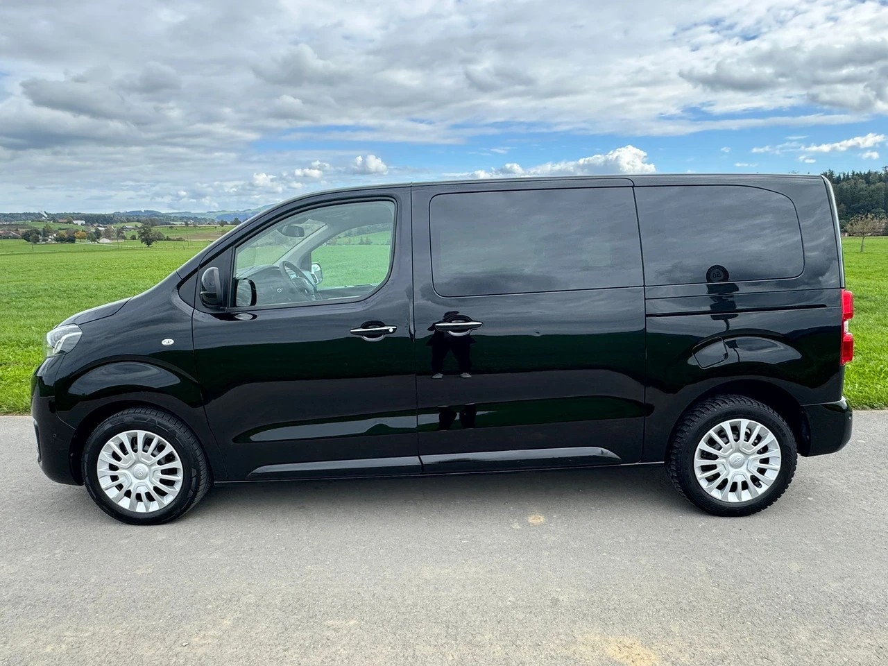 TOYOTA Proace Verso 2.0 D-4D Shuttle Medium Automatic 9 Sitzer-image-5