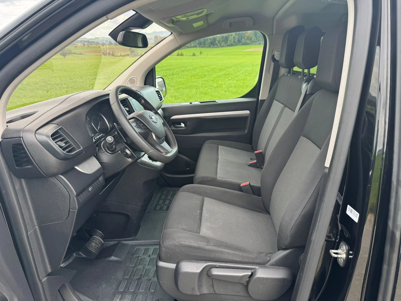 TOYOTA Proace Verso 2.0 D-4D Shuttle Medium Automatic 9 Sitzer-image-6
