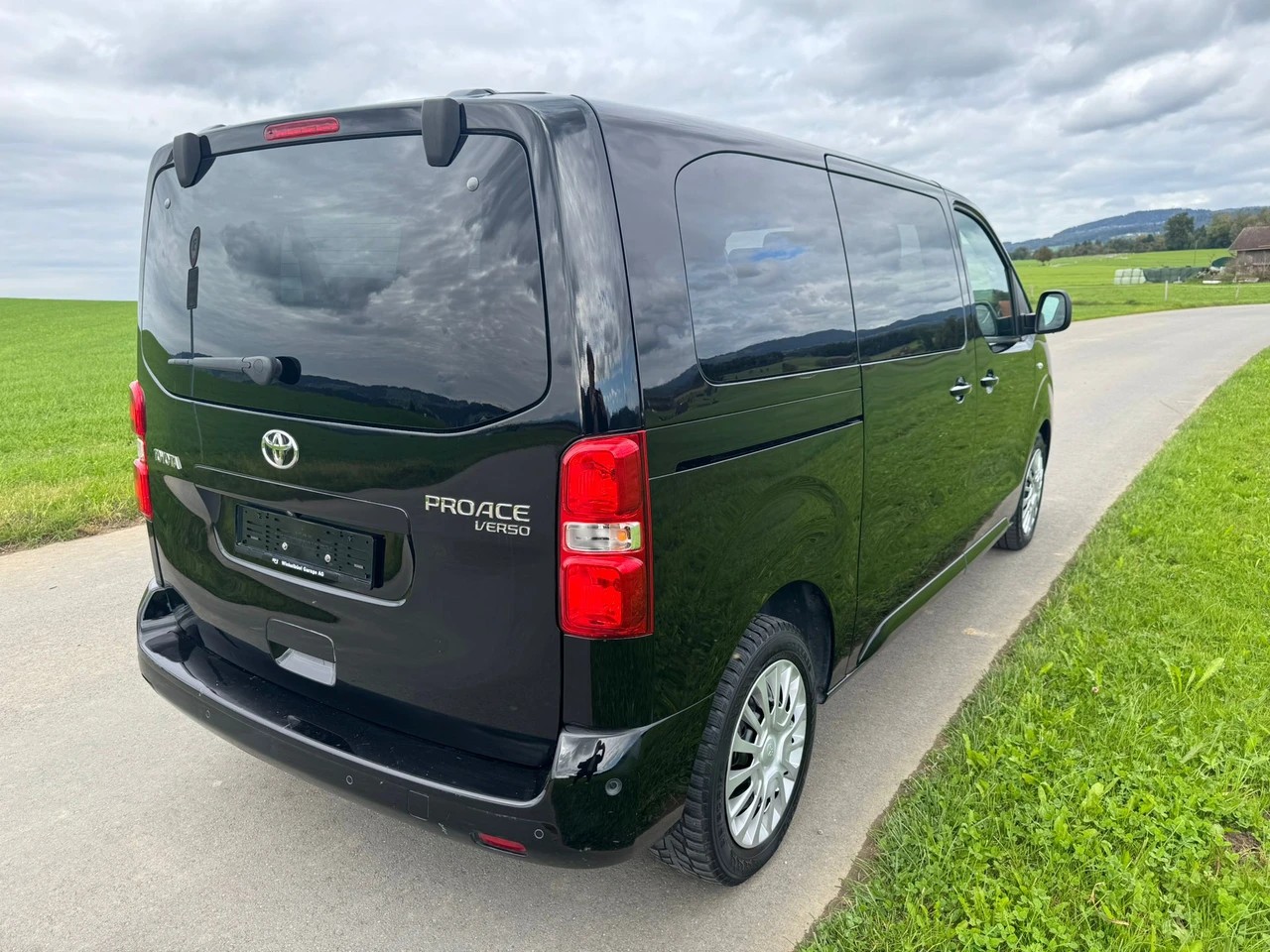 TOYOTA Proace Verso 2.0 D-4D Shuttle Medium Automatic 9 Sitzer-image-3