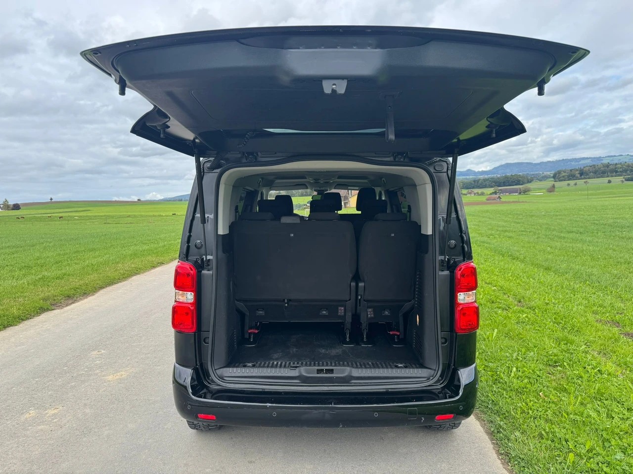 TOYOTA Proace Verso 2.0 D-4D Shuttle Medium Automatic 9 Sitzer-image-4