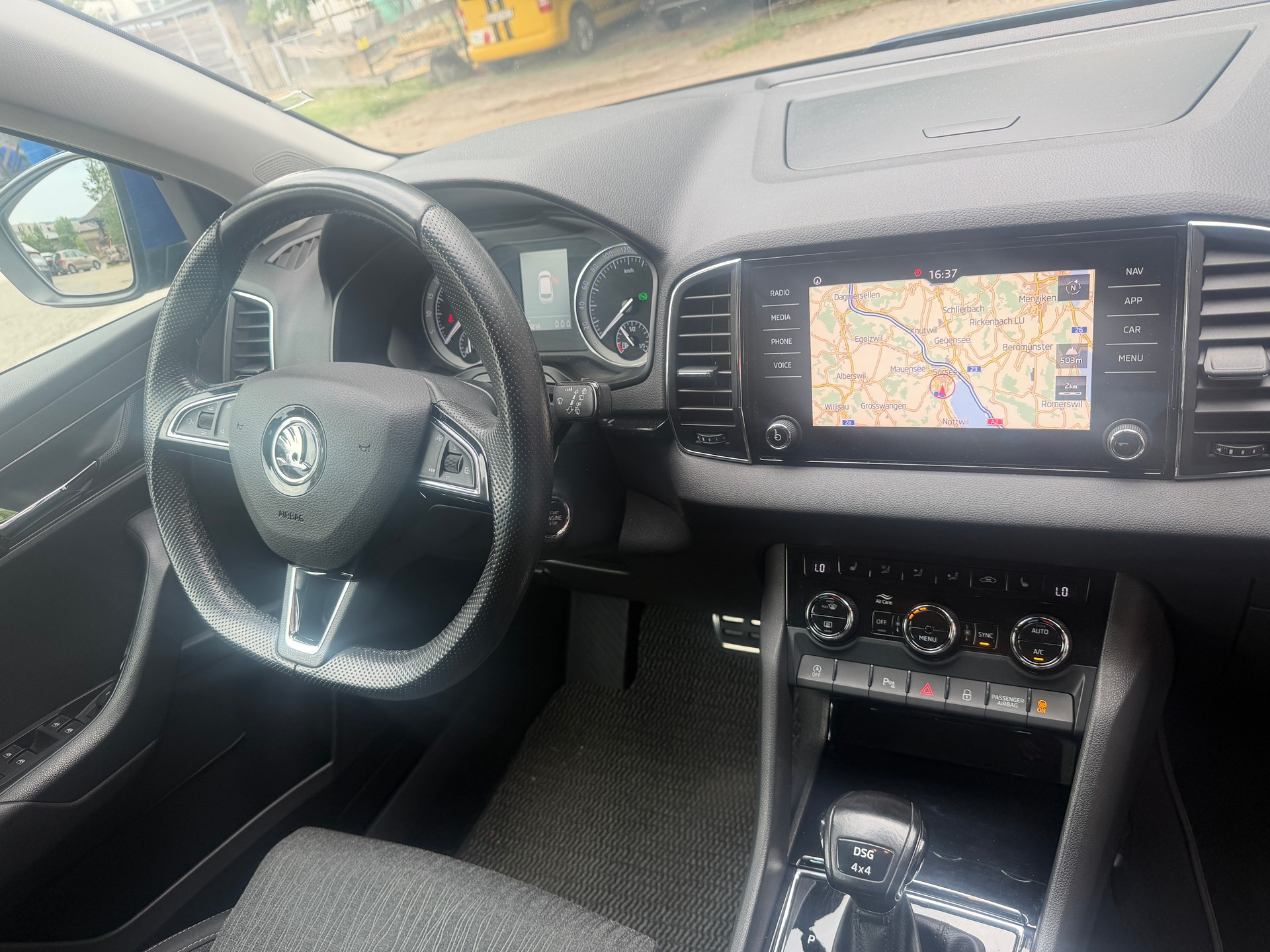 SKODA Karoq 2.0 TDI SCR Style 4x4 DSG-image-7
