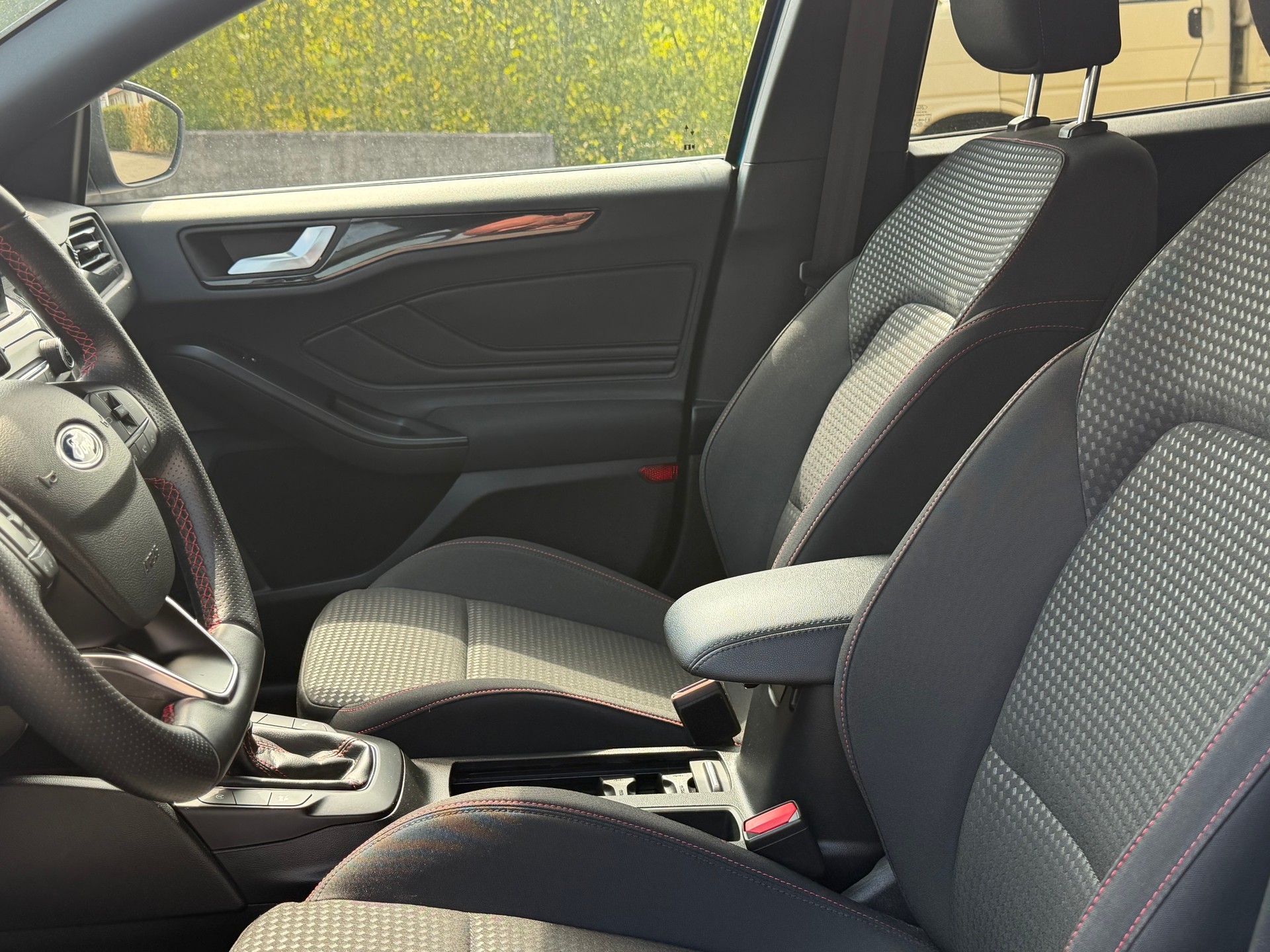 FORD Focus 1.0 SCTi ST Line-image-6