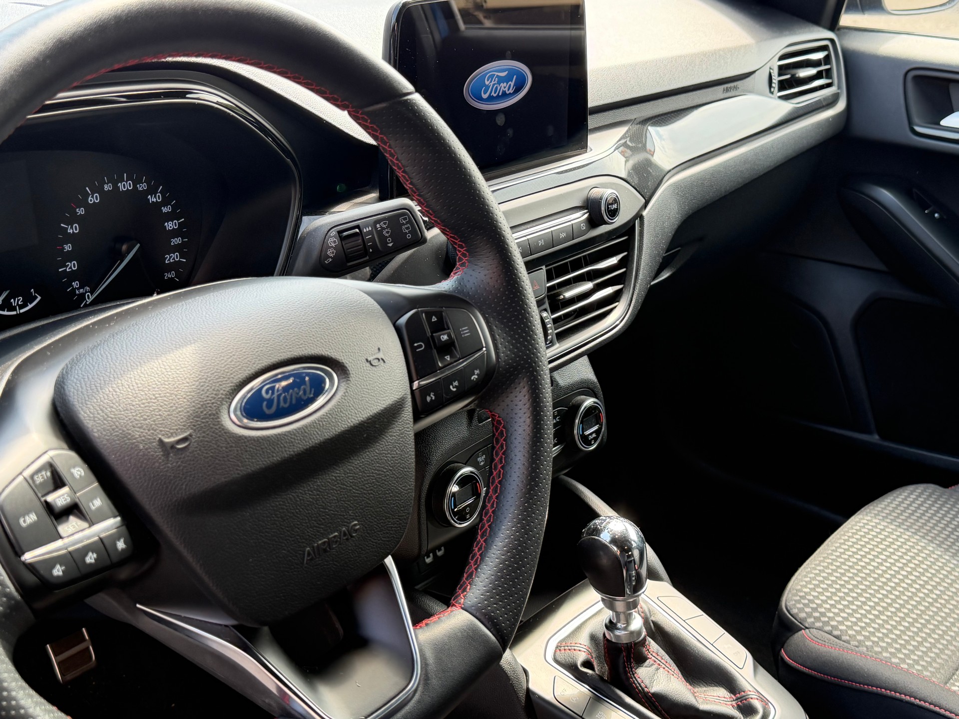 FORD Focus 1.0 SCTi ST Line-image-4