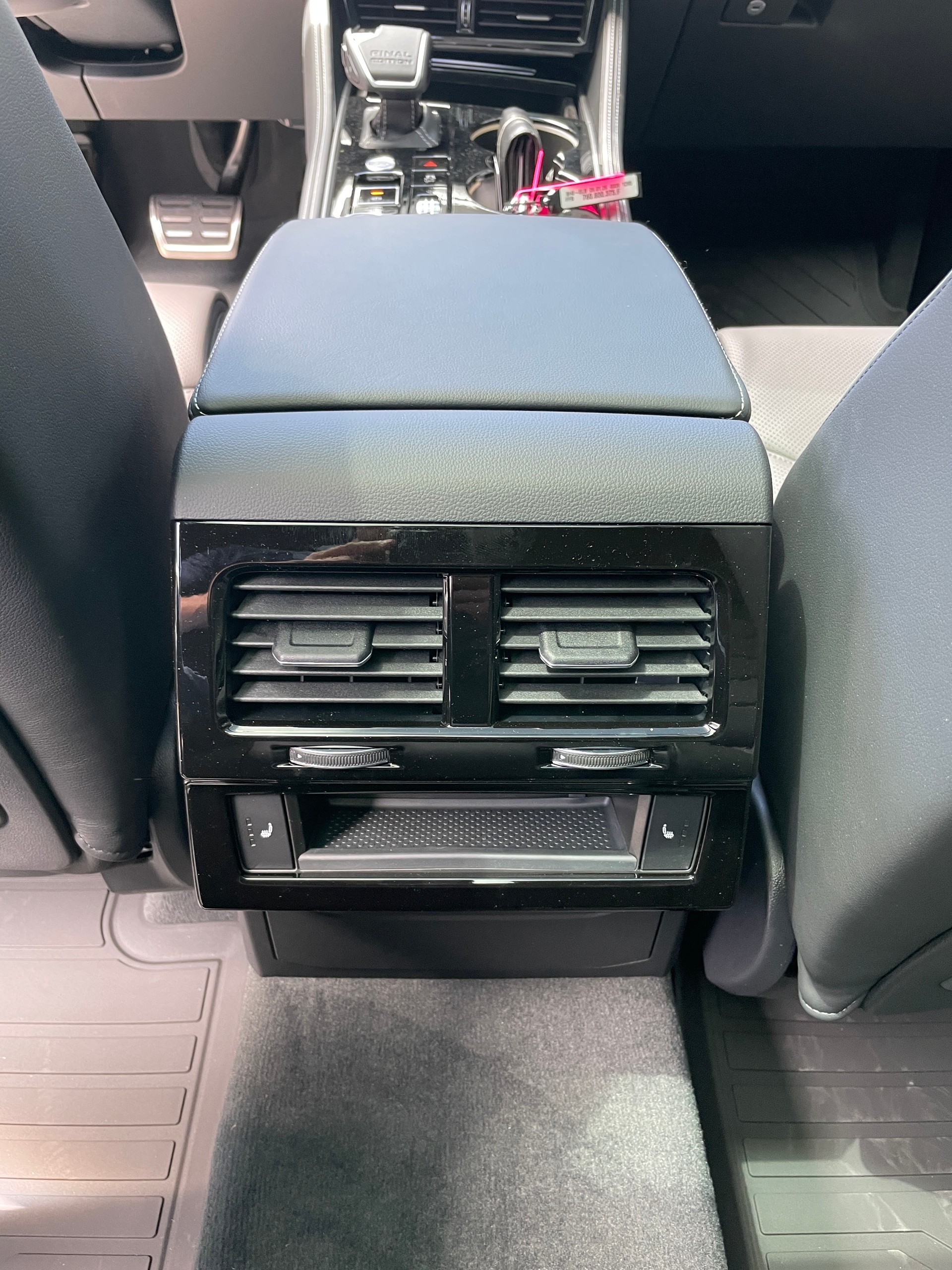 VW Touareg 3.0 TDI R-Line Final Edition Tiptronic-image-19