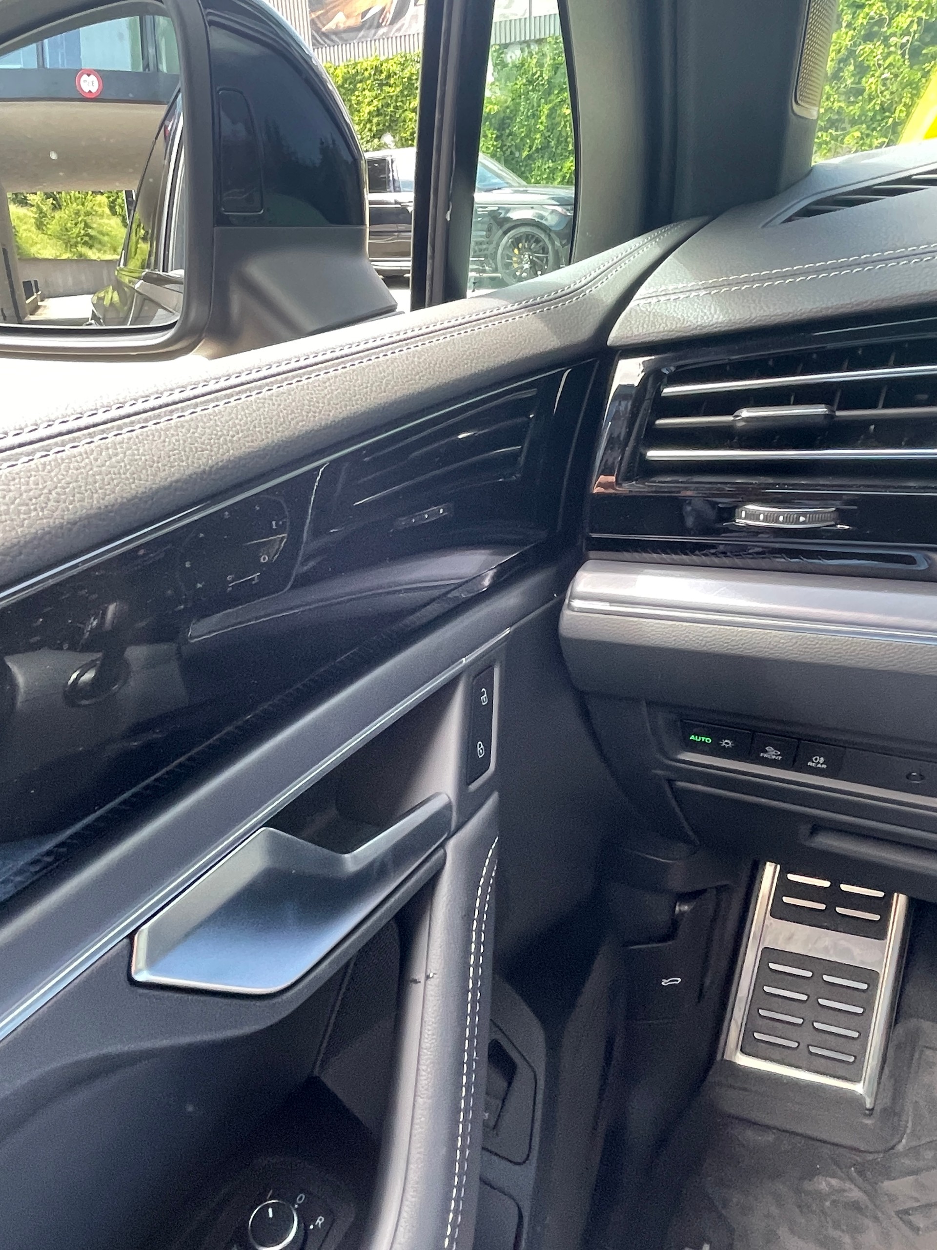 VW Touareg 3.0 TDI R-Line Final Edition Tiptronic-image-24