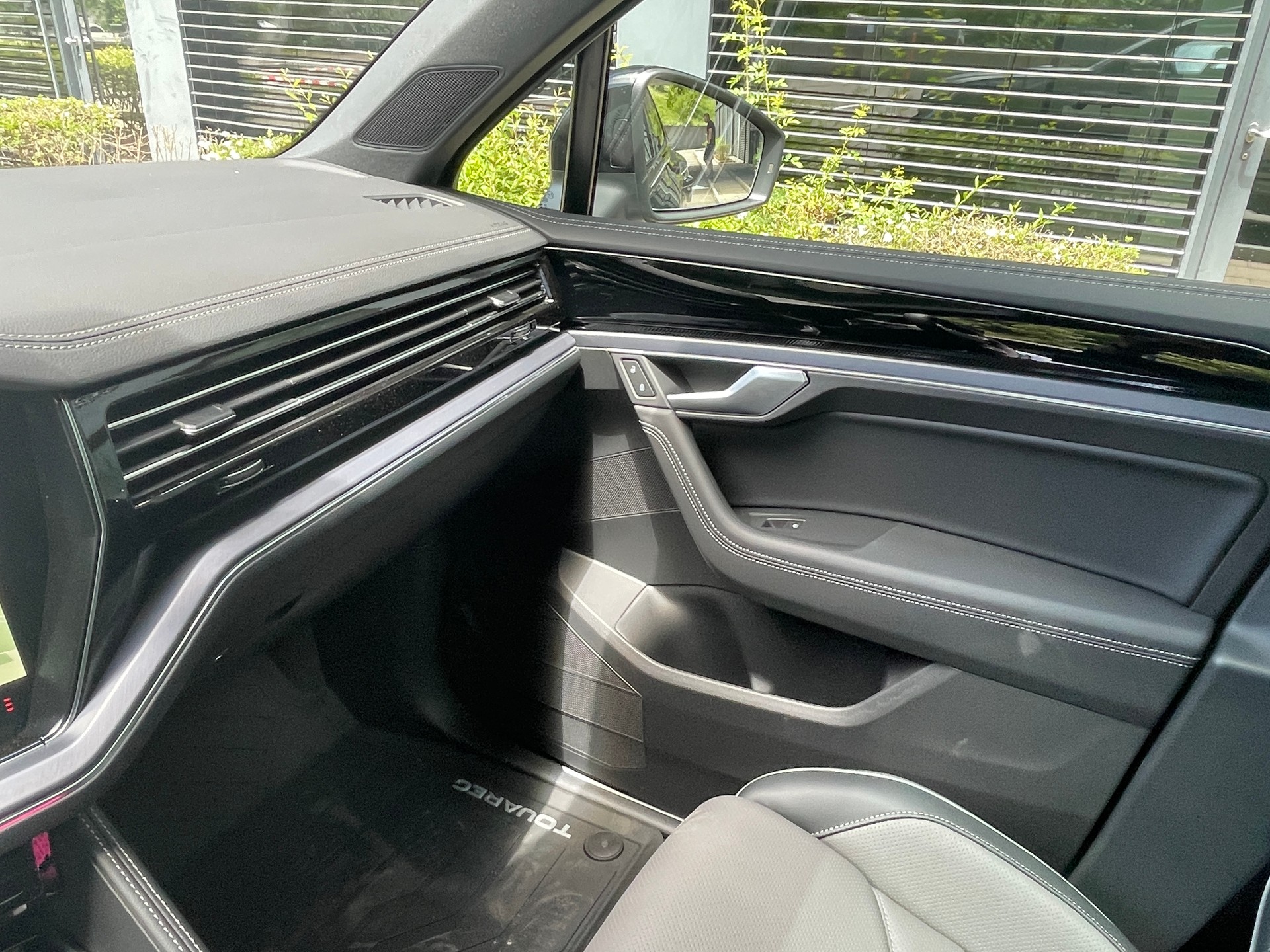 VW Touareg 3.0 TDI R-Line Final Edition Tiptronic-image-27