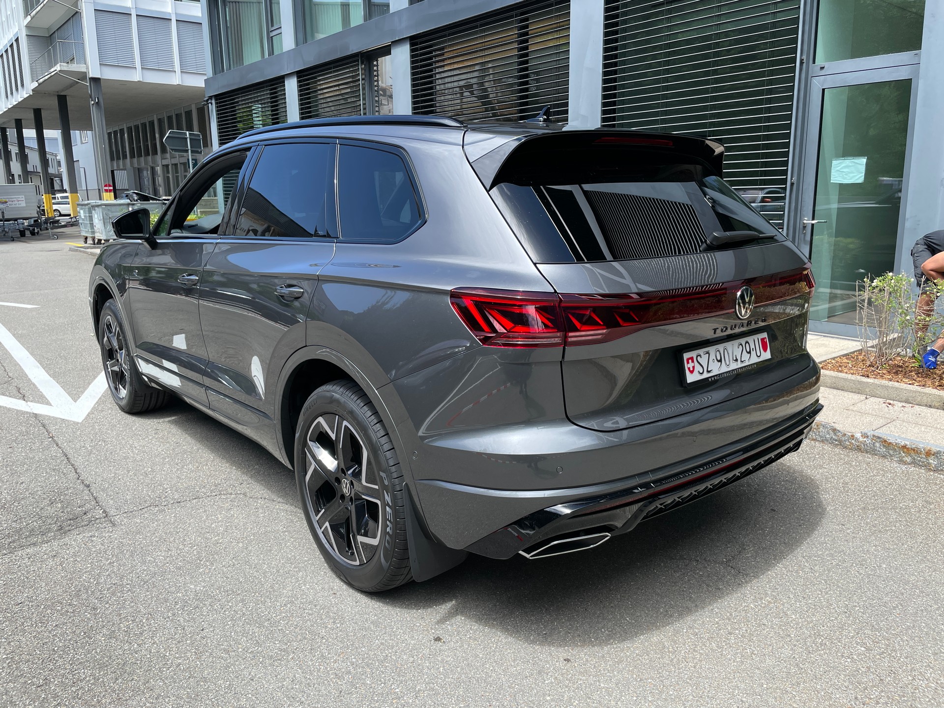 VW Touareg 3.0 TDI R-Line Final Edition Tiptronic-image-2