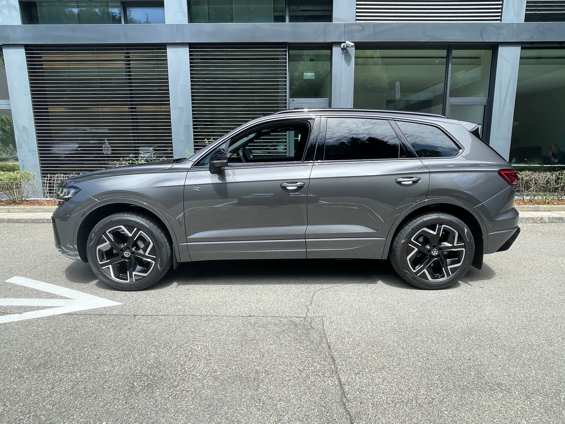 VW Touareg 3.0 TDI R-Line Final Edition Tiptronic-image-1