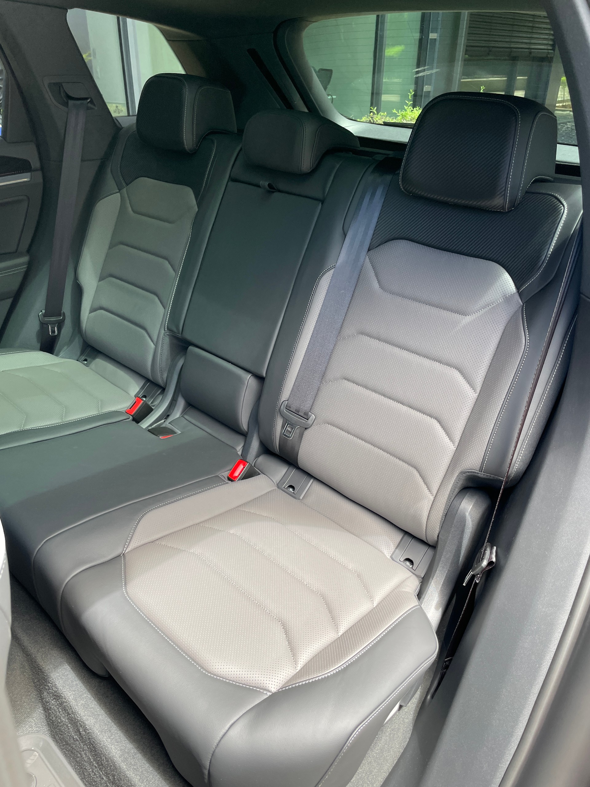 VW Touareg 3.0 TDI R-Line Final Edition Tiptronic-image-17