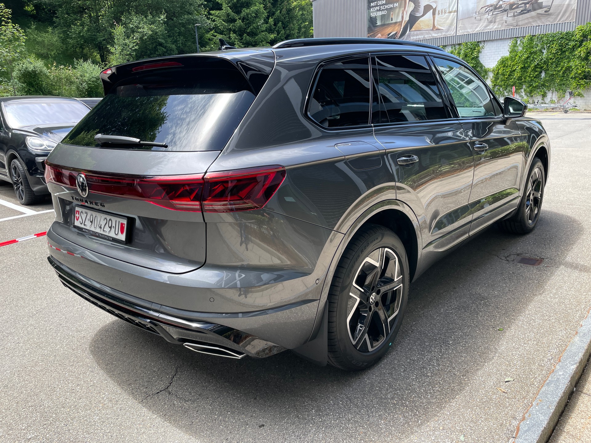 VW Touareg 3.0 TDI R-Line Final Edition Tiptronic-image-8