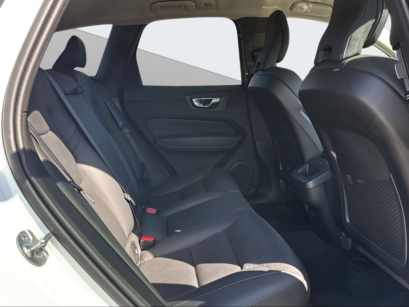 VOLVO XC60 2.0 B5 MH Plus Dark AWD-image-10