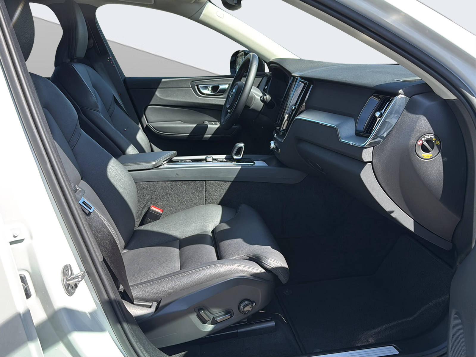 VOLVO XC60 2.0 B5 MH Plus Dark AWD-image-14