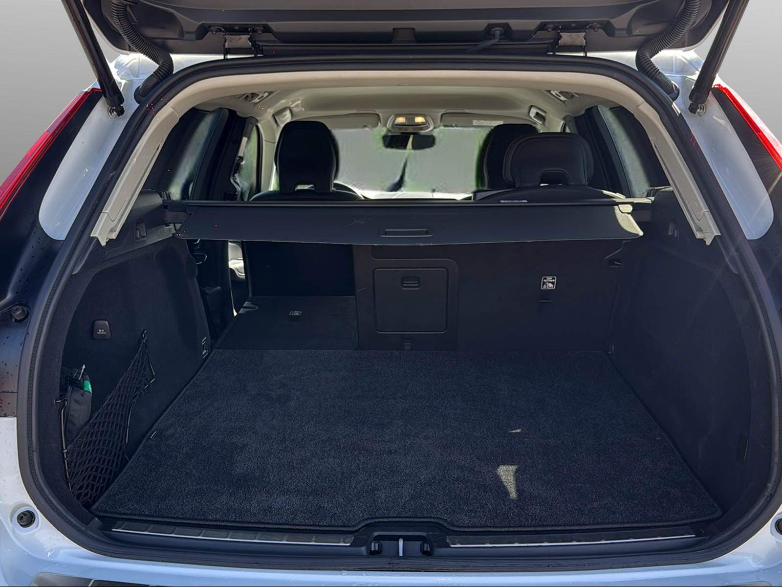 VOLVO XC60 2.0 B5 MH Plus Dark AWD-image-15