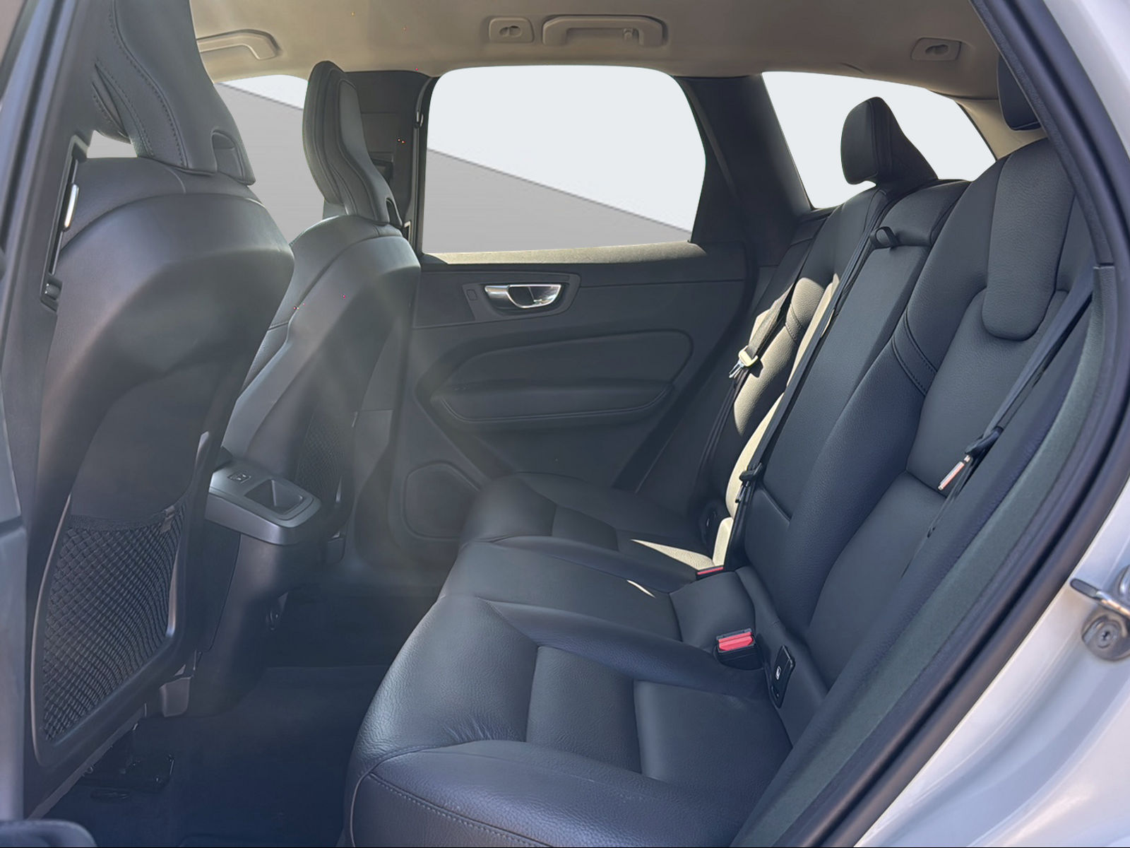VOLVO XC60 2.0 B5 MH Plus Dark AWD-image-13
