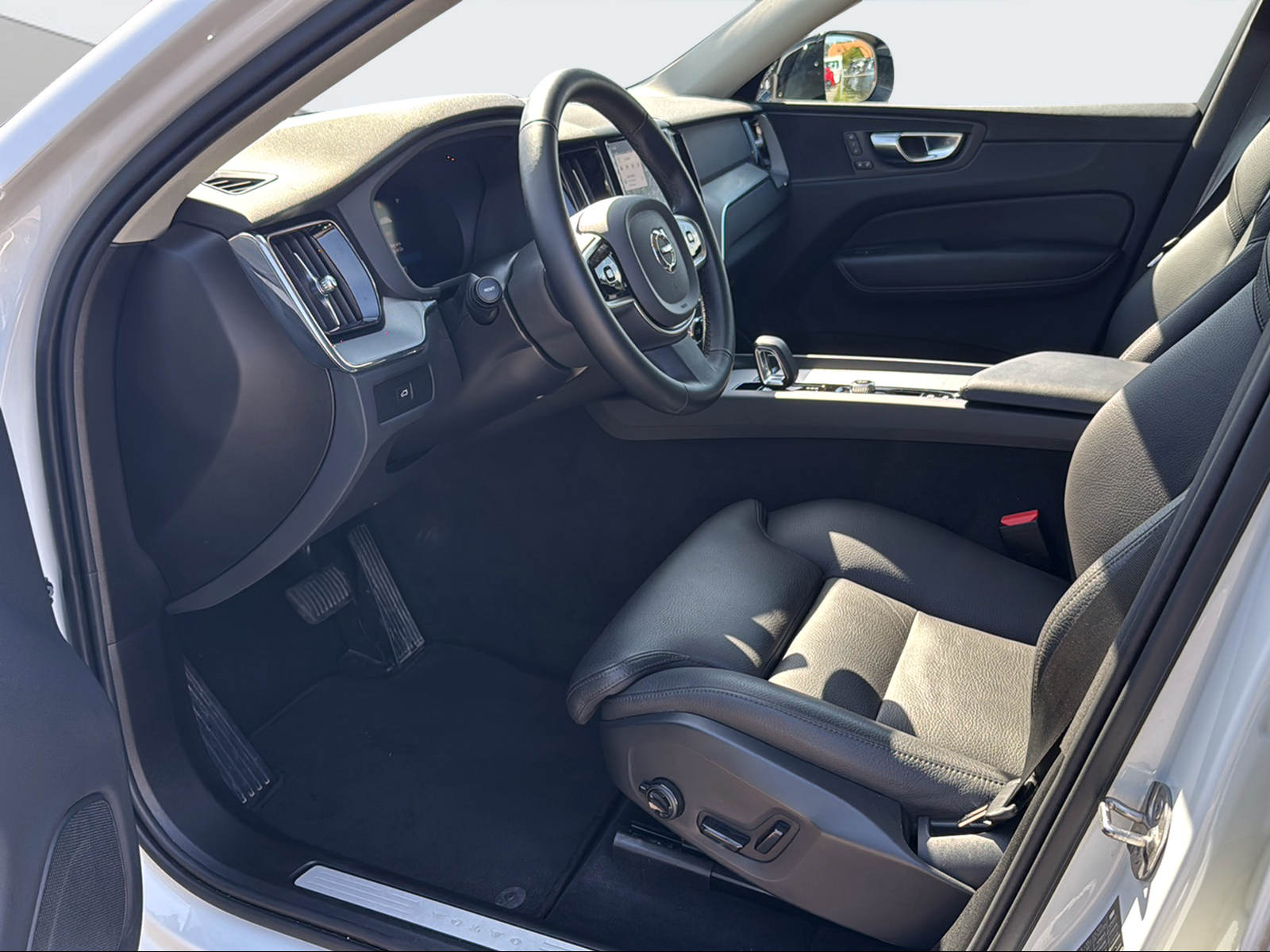 VOLVO XC60 2.0 B5 MH Plus Dark AWD-image-9