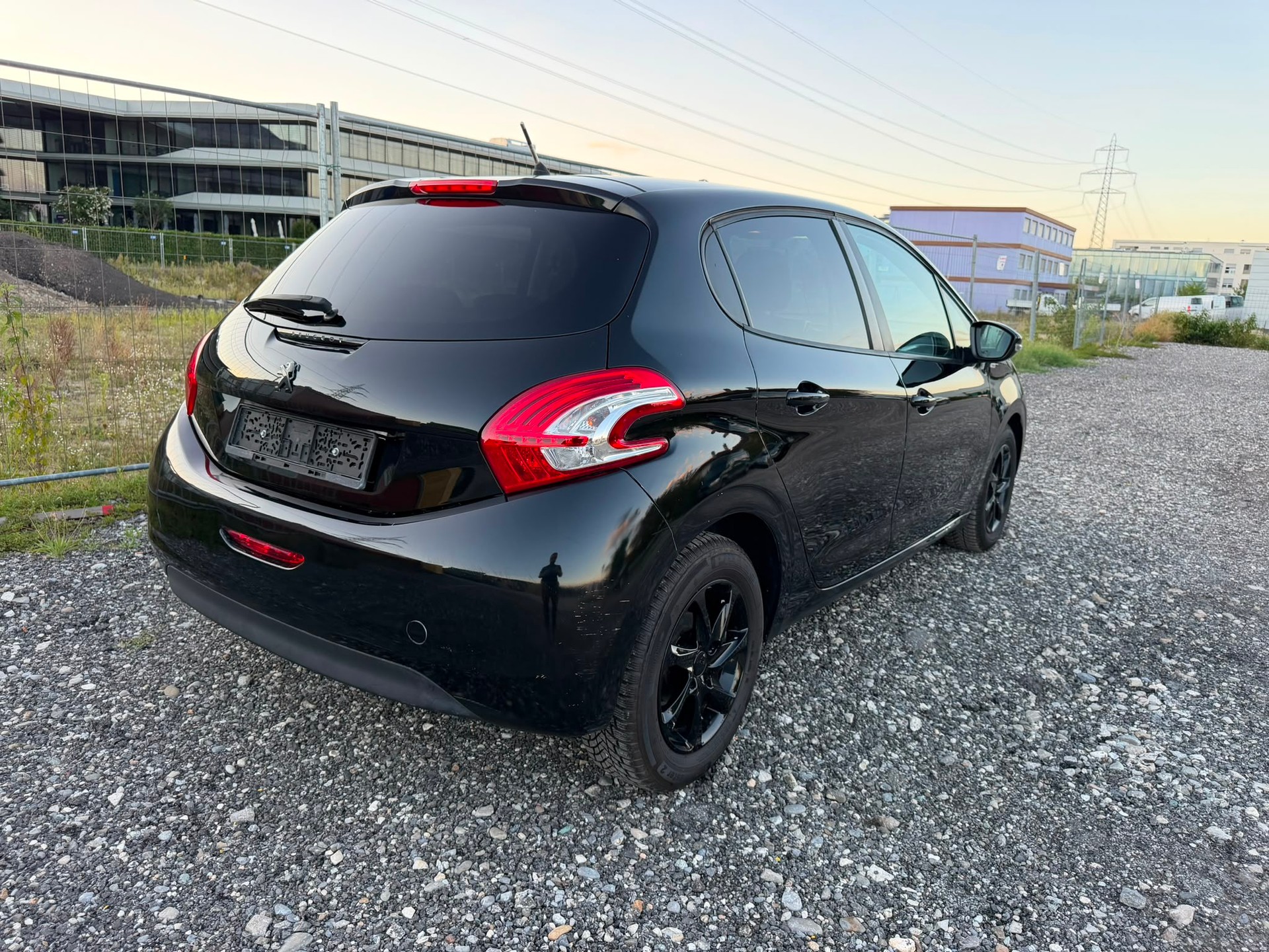 PEUGEOT 208 1.2 VTI Active-image-5