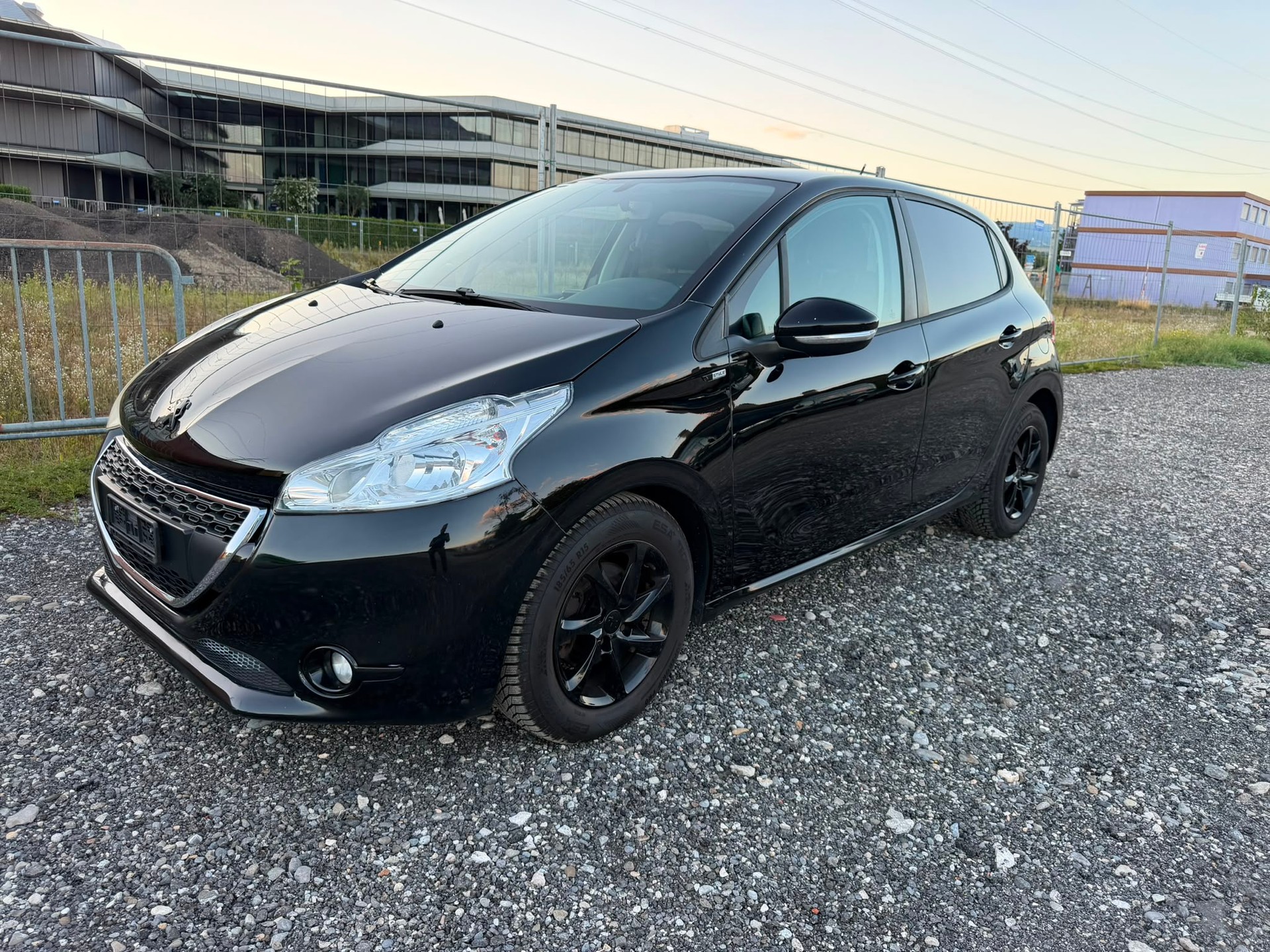 PEUGEOT 208 1.2 VTI Active-image-0