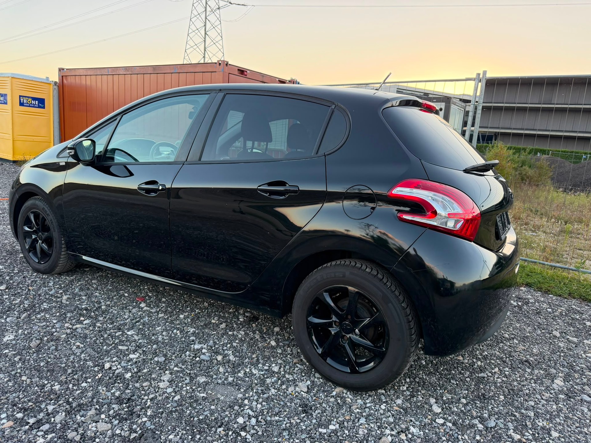 PEUGEOT 208 1.2 VTI Active-image-2