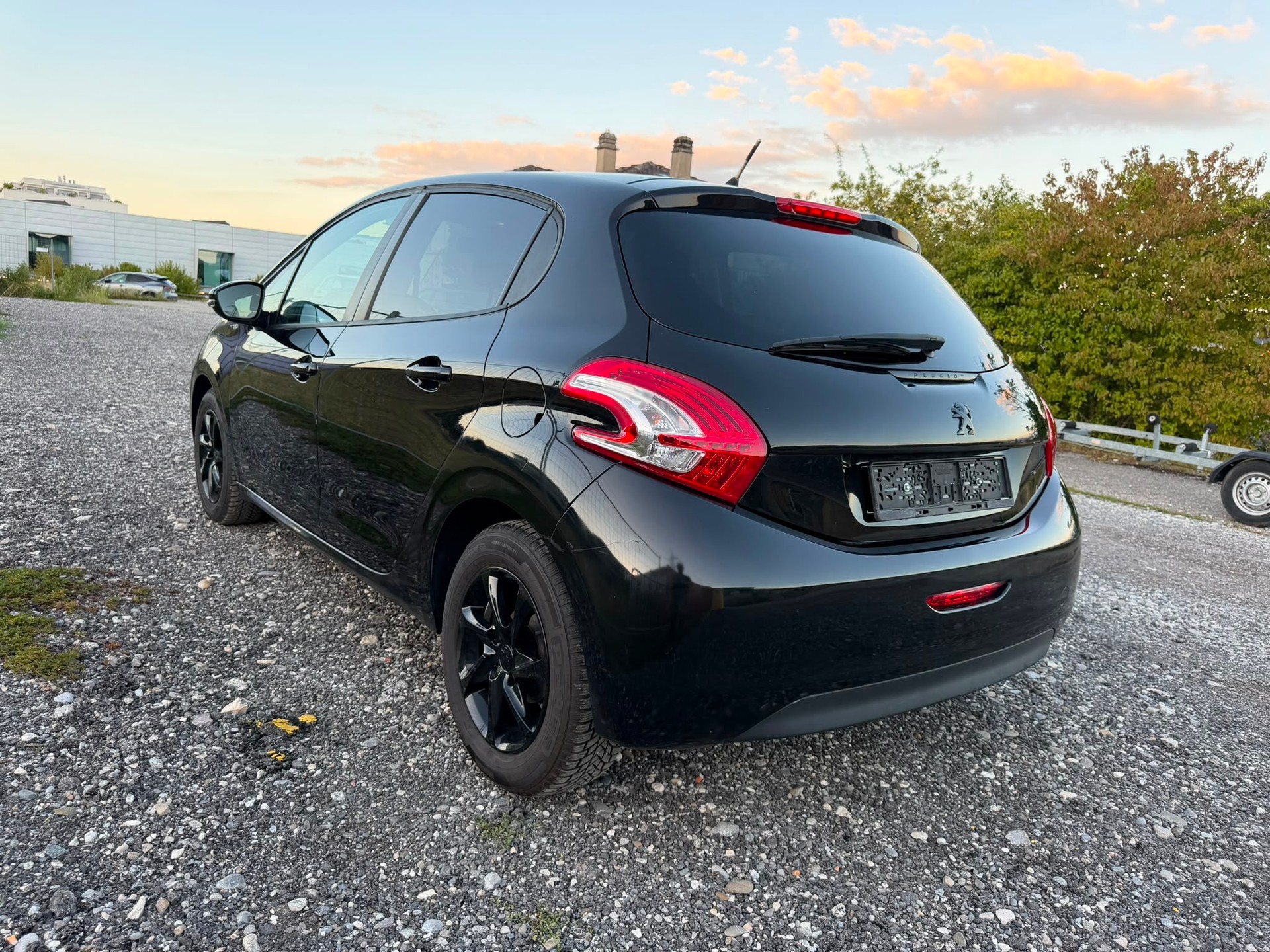 PEUGEOT 208 1.2 VTI Active-image-3