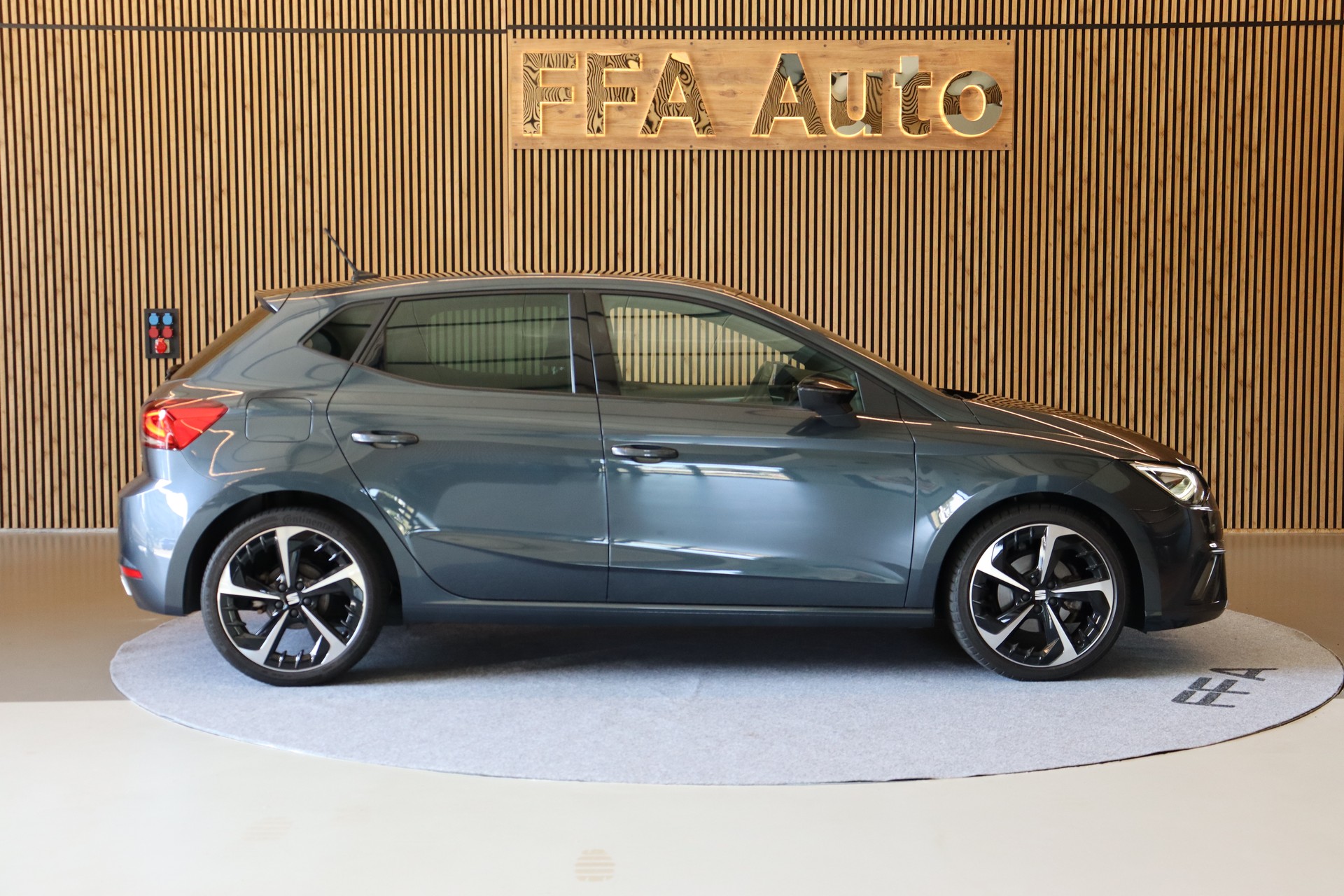 SEAT Ibiza 1.0 TSI 110 FR DSG-image-4