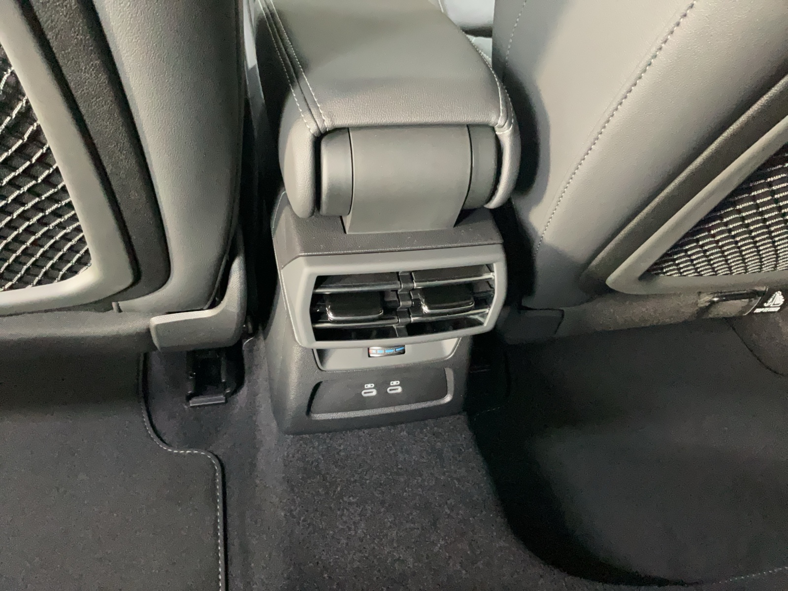 AUDI S3 Sportback TFSI quattro S-tronic-image-10