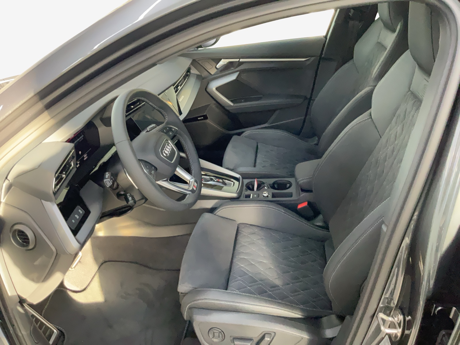 AUDI S3 Sportback TFSI quattro S-tronic-image-7