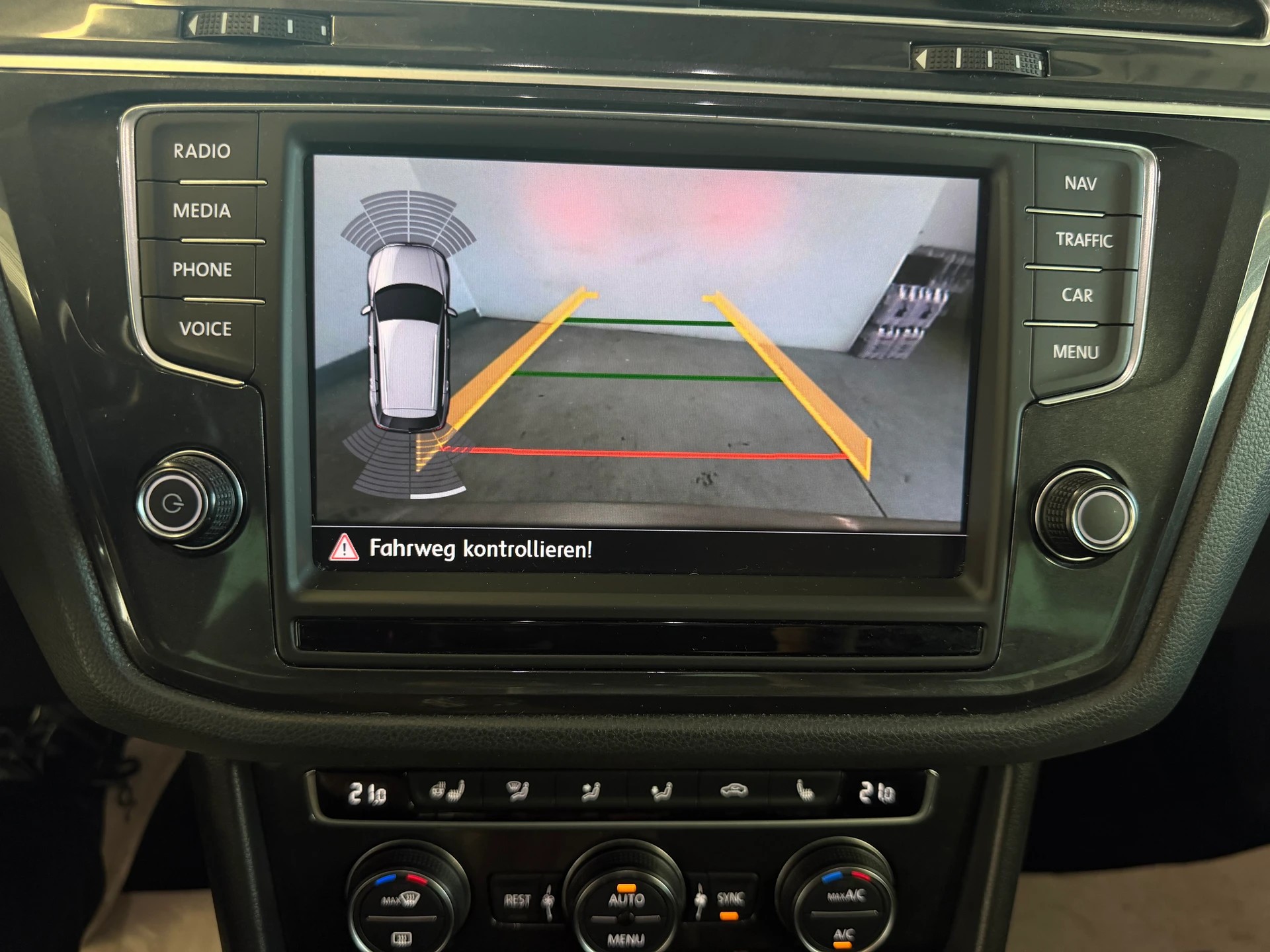 VW Tiguan 2.0TSI Highline 4Motion DSG | Ab MFK 05.2025 | RF-Kamera | Active Info Display-image-14