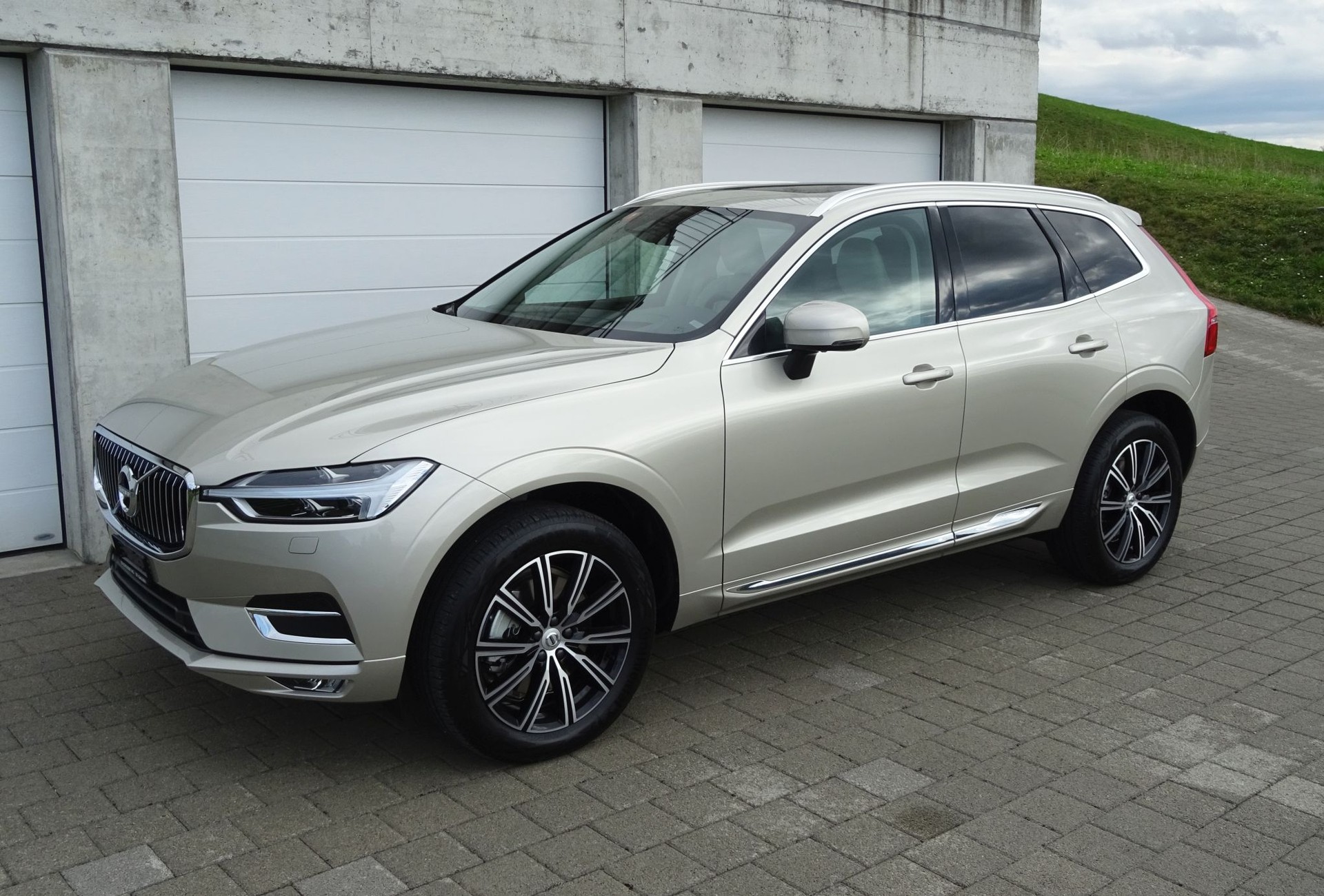 VOLVO 2.0 B5 MH Inscription AWD-image-0