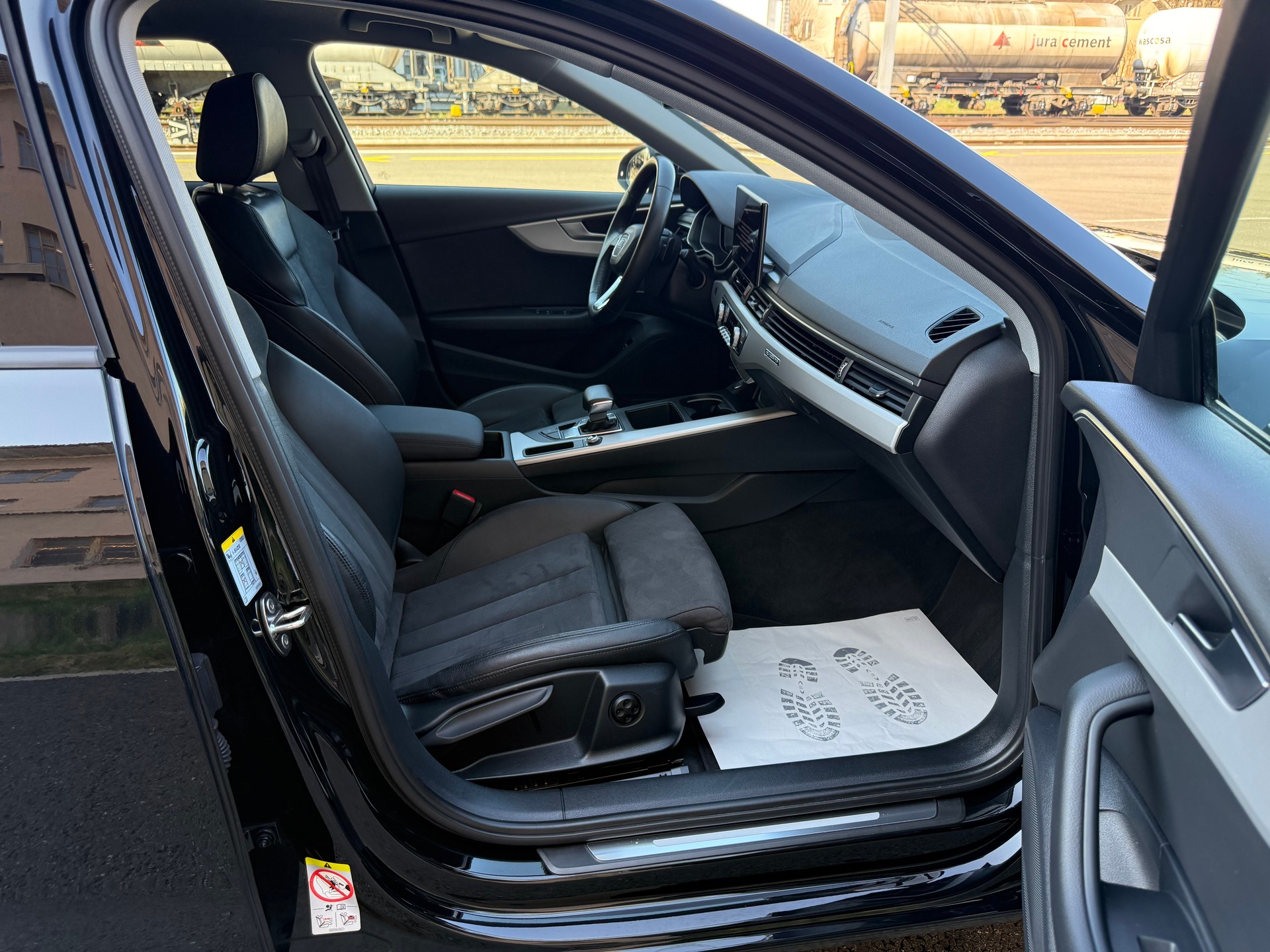 AUDI A4 Avant 40 TDI quattro S-tronic-image-12