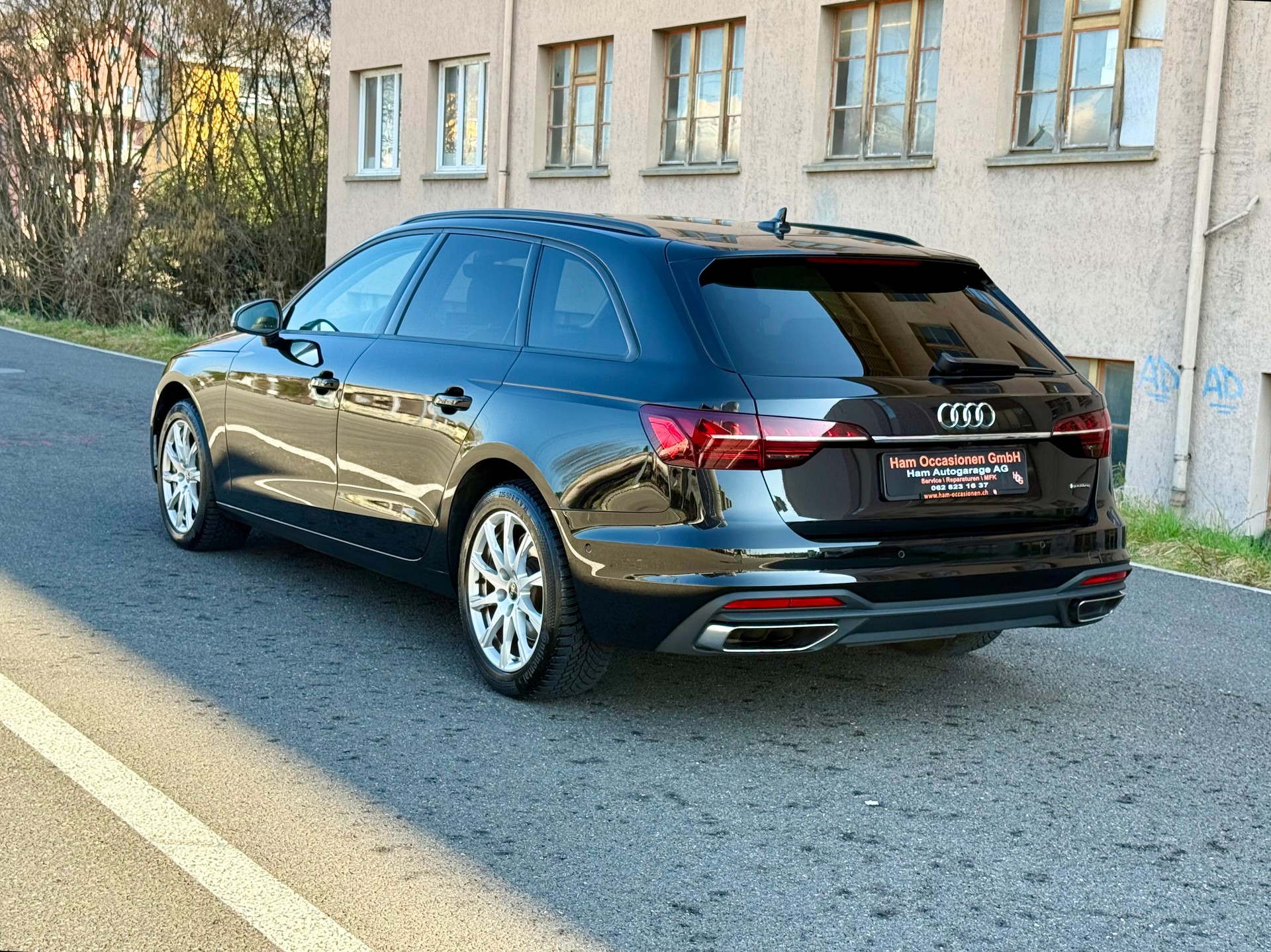 AUDI A4 Avant 40 TDI quattro S-tronic-image-2