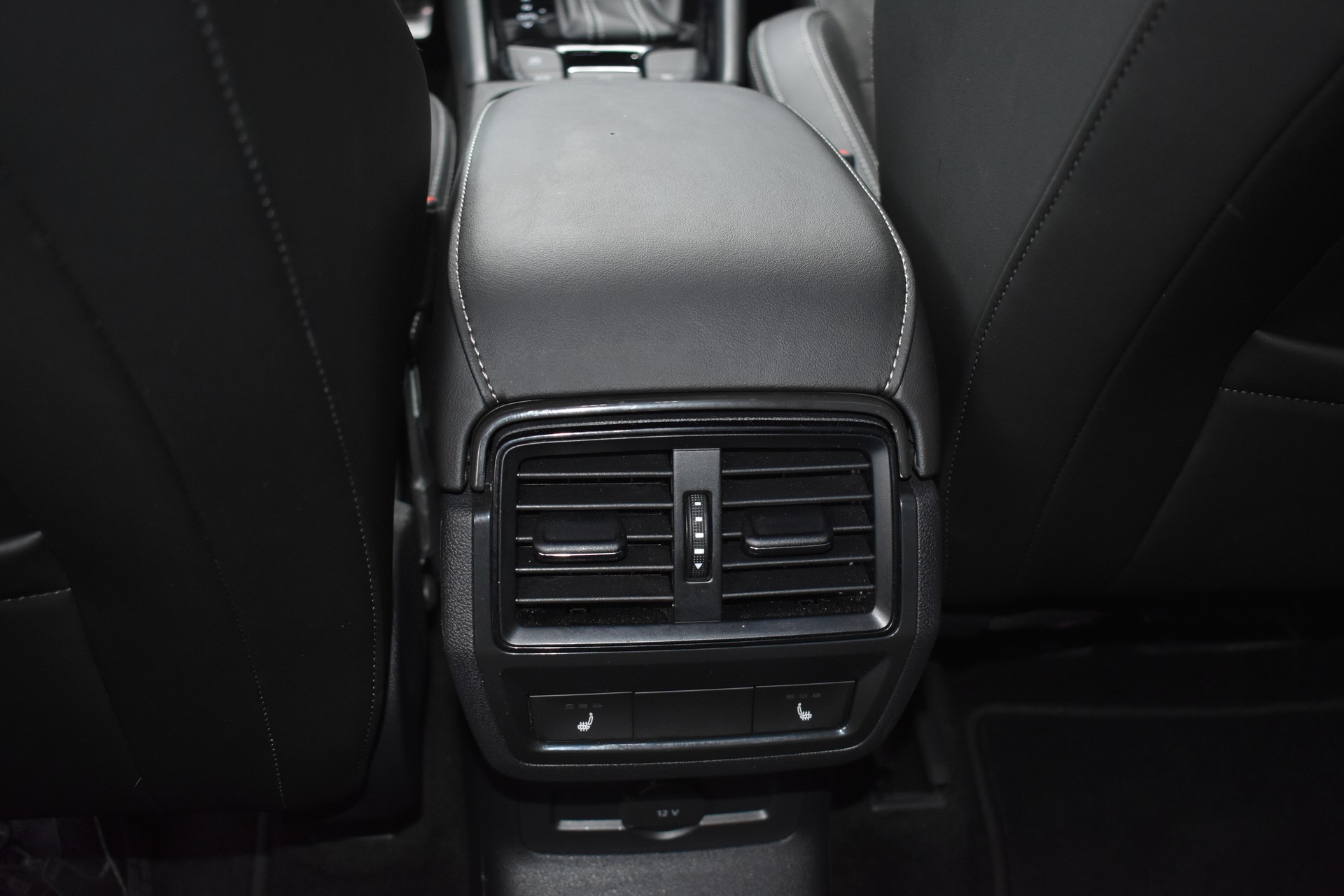 SKODA Karoq 2.0 TSI SportLine 4x4 DSG-image-10