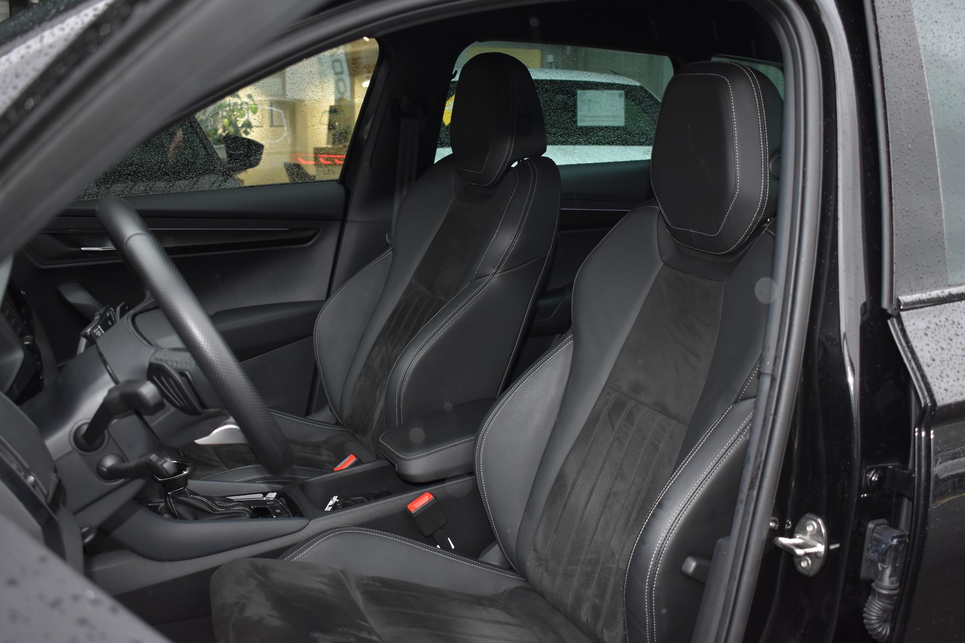SKODA Karoq 2.0 TSI SportLine 4x4 DSG-image-7