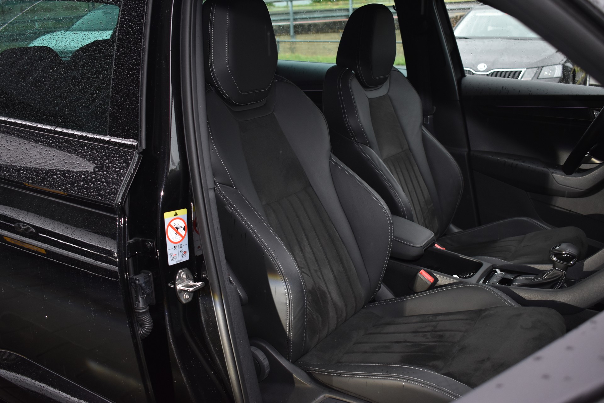 SKODA Karoq 2.0 TSI SportLine 4x4 DSG-image-8