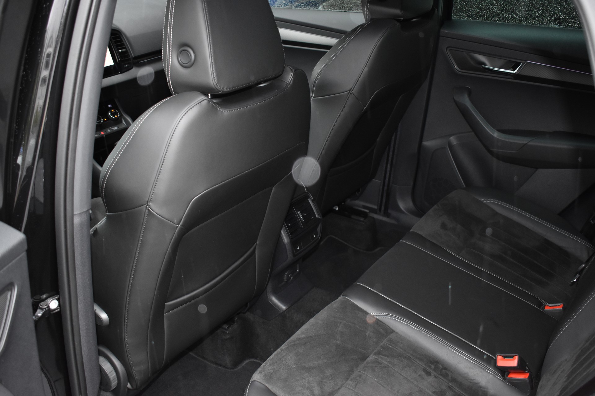 SKODA Karoq 2.0 TSI SportLine 4x4 DSG-image-9