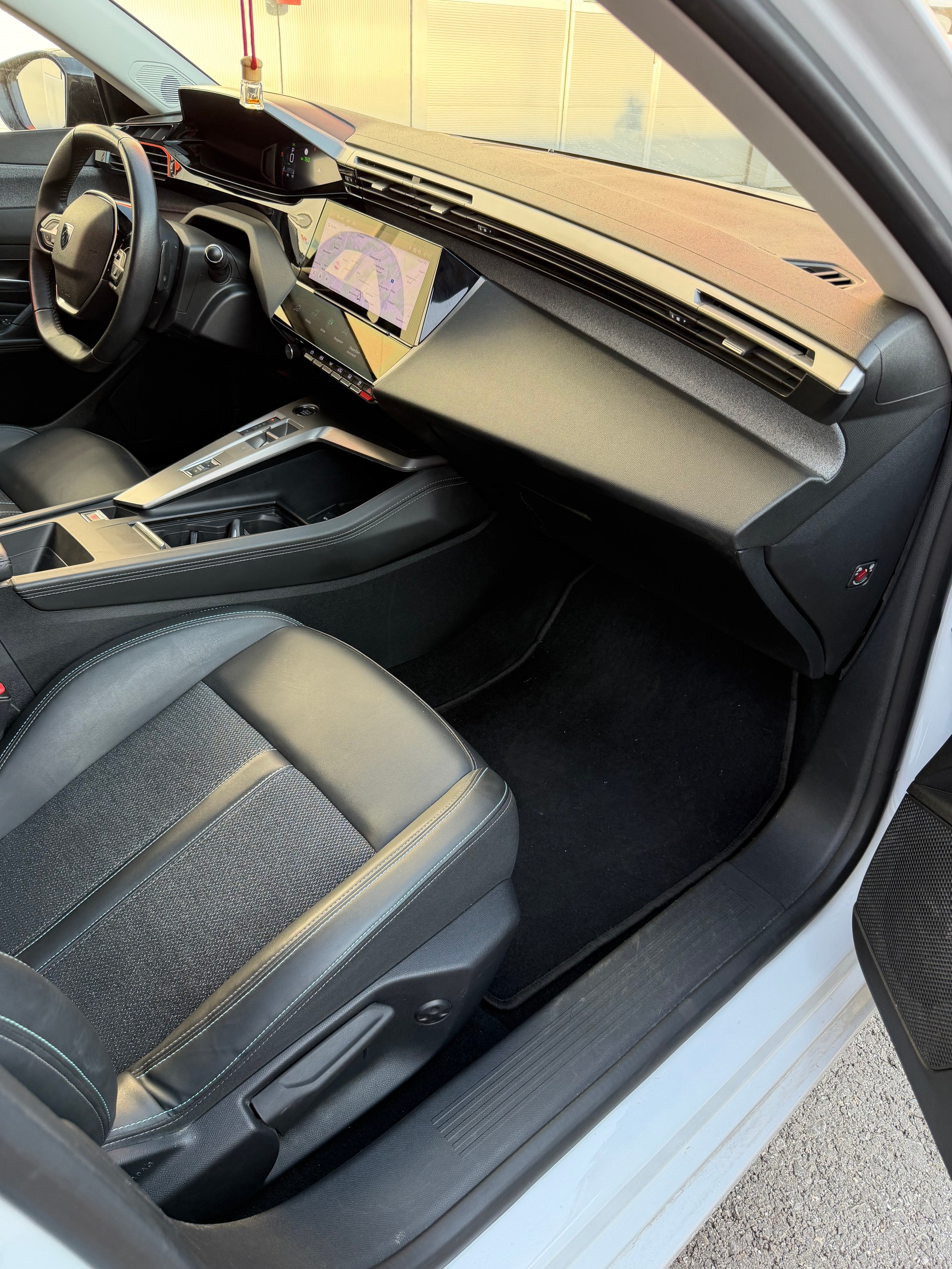 PEUGEOT 308 SW 1.5 BlueHDI Allure EAT8 Leasing Finanzierung Möglich-image-9