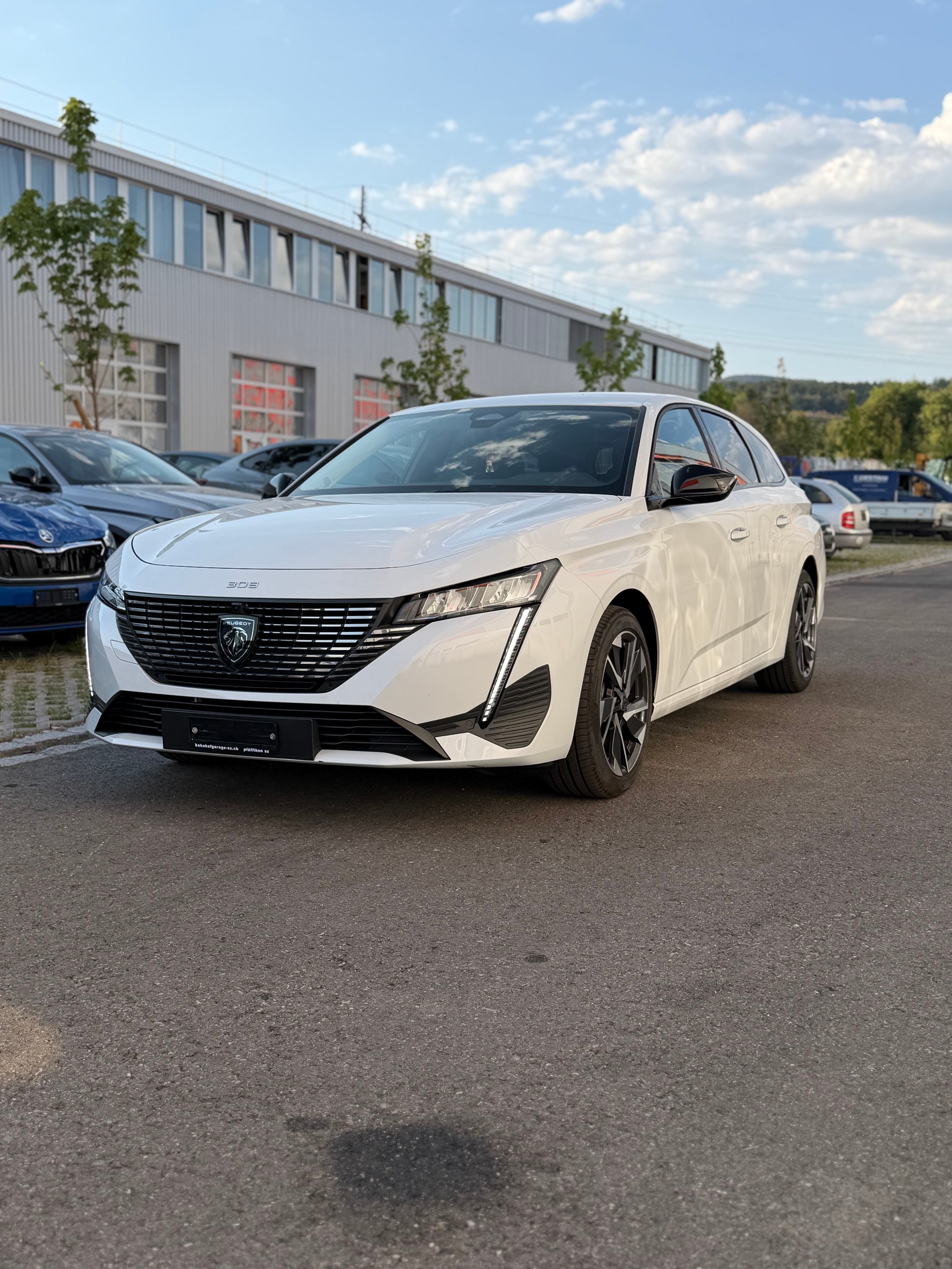 PEUGEOT 308 SW 1.5 BlueHDI Allure EAT8 Leasing Finanzierung Möglich