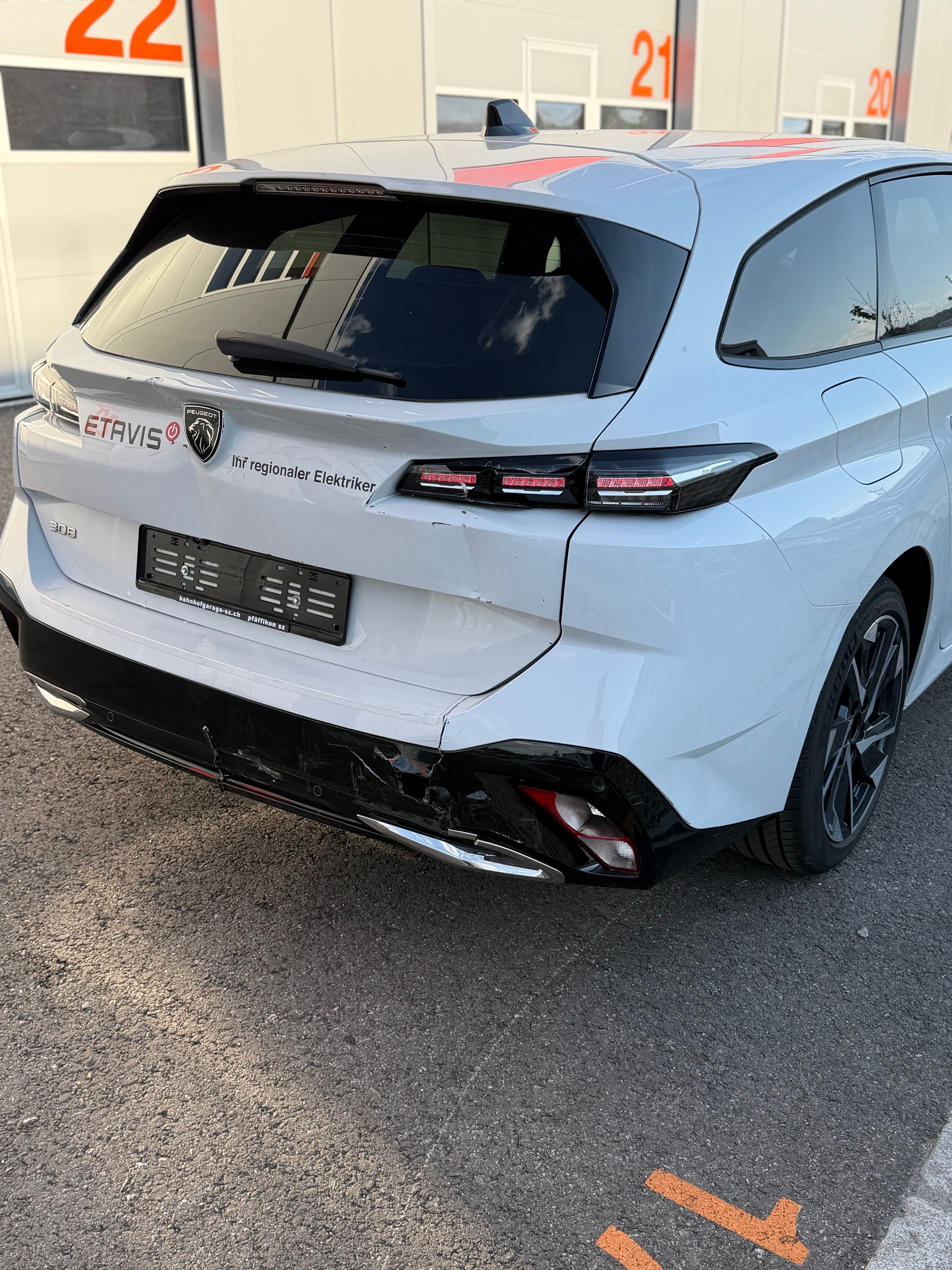 PEUGEOT 308 SW 1.5 BlueHDI Allure EAT8 Leasing Finanzierung Möglich-image-4